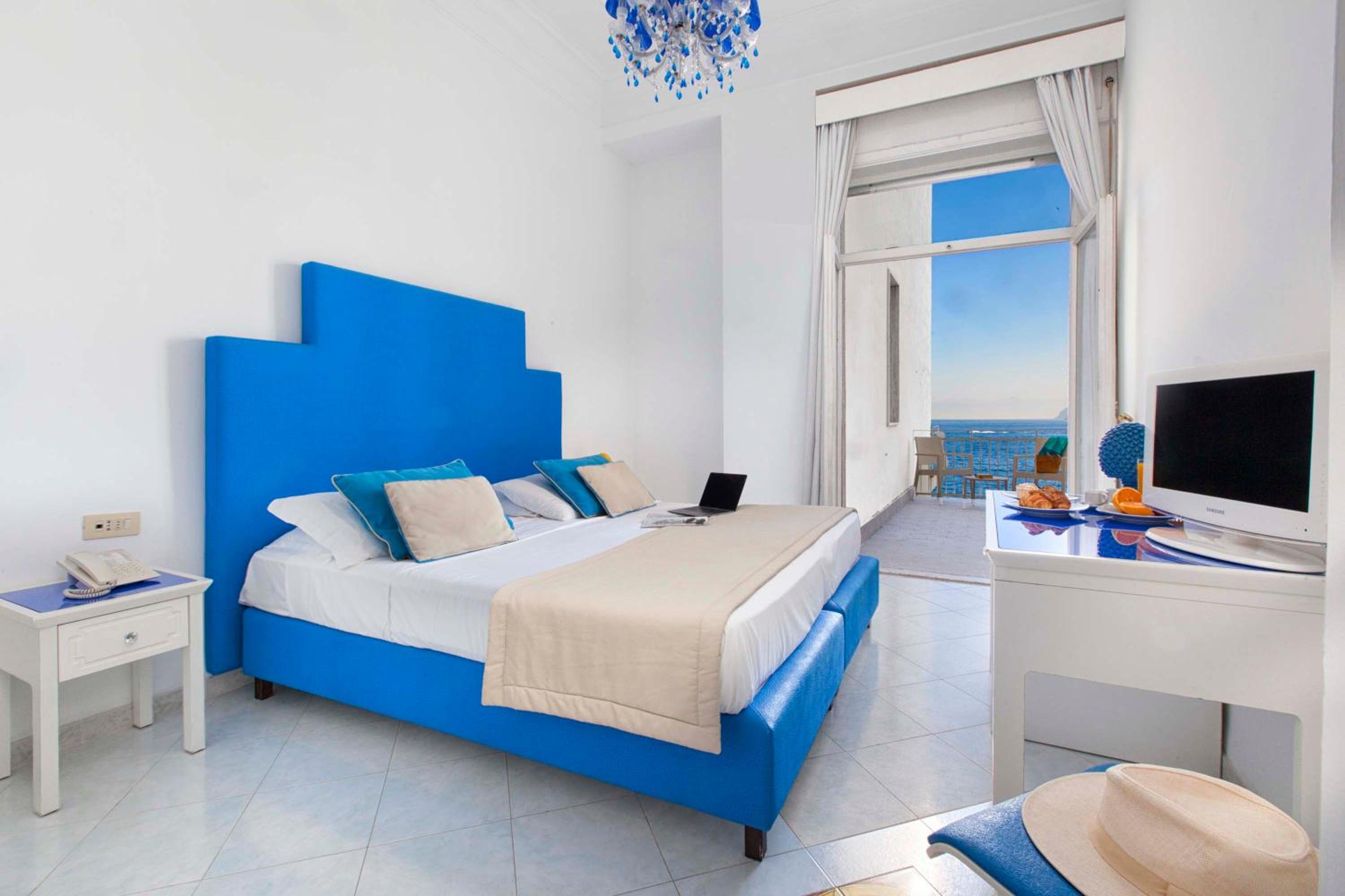 Deluxe Double or Twin Room with Sea View