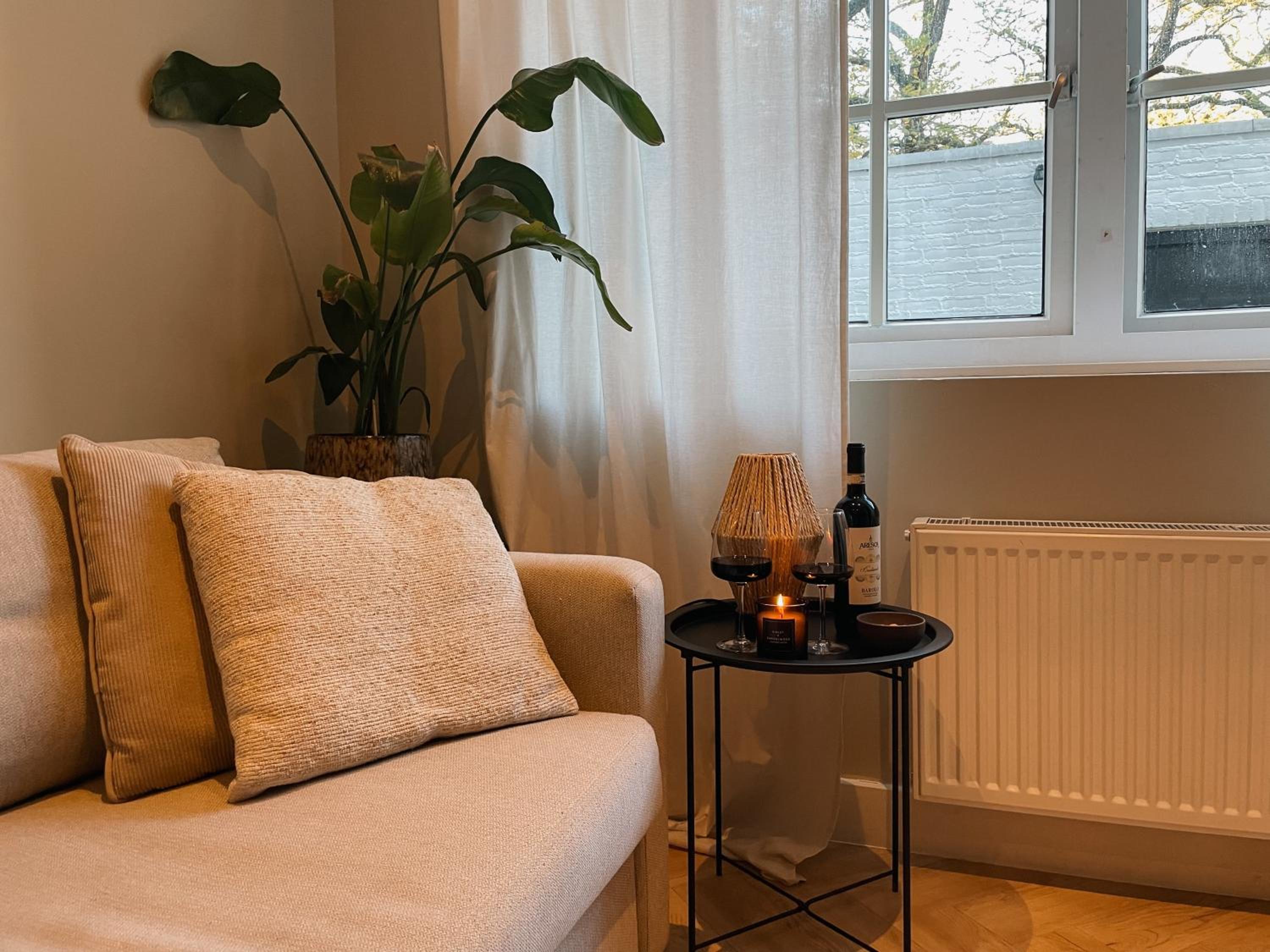 One-Bedroom Apartment photo 1