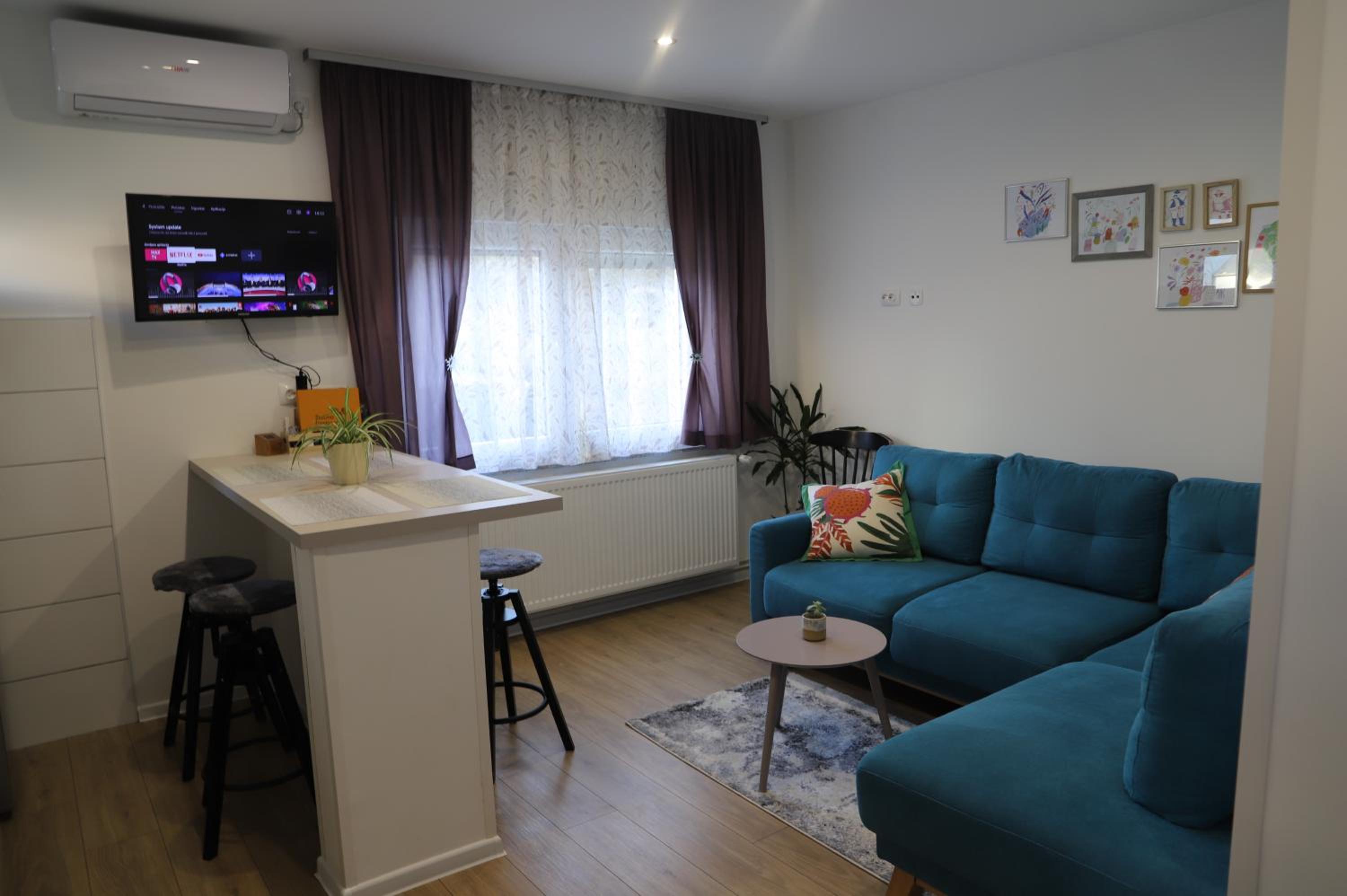 One-Bedroom Apartment photo 1