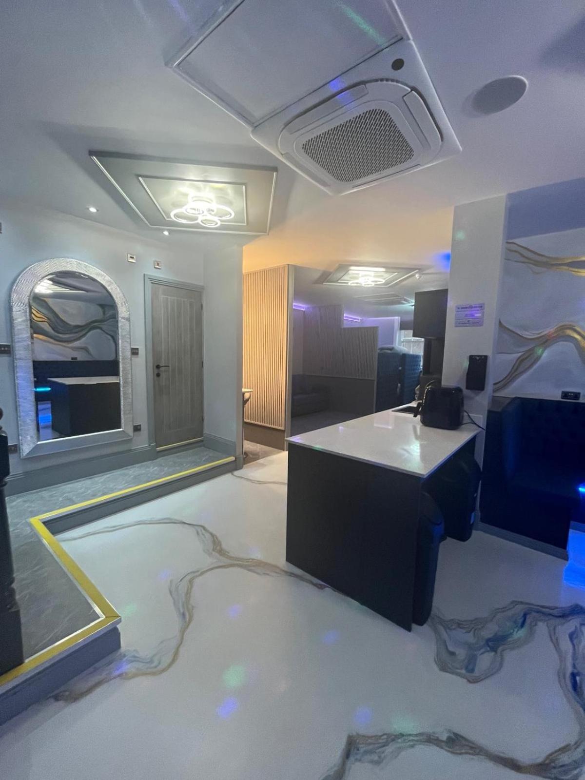 Superior One-Bedroom Apartment with Balcony