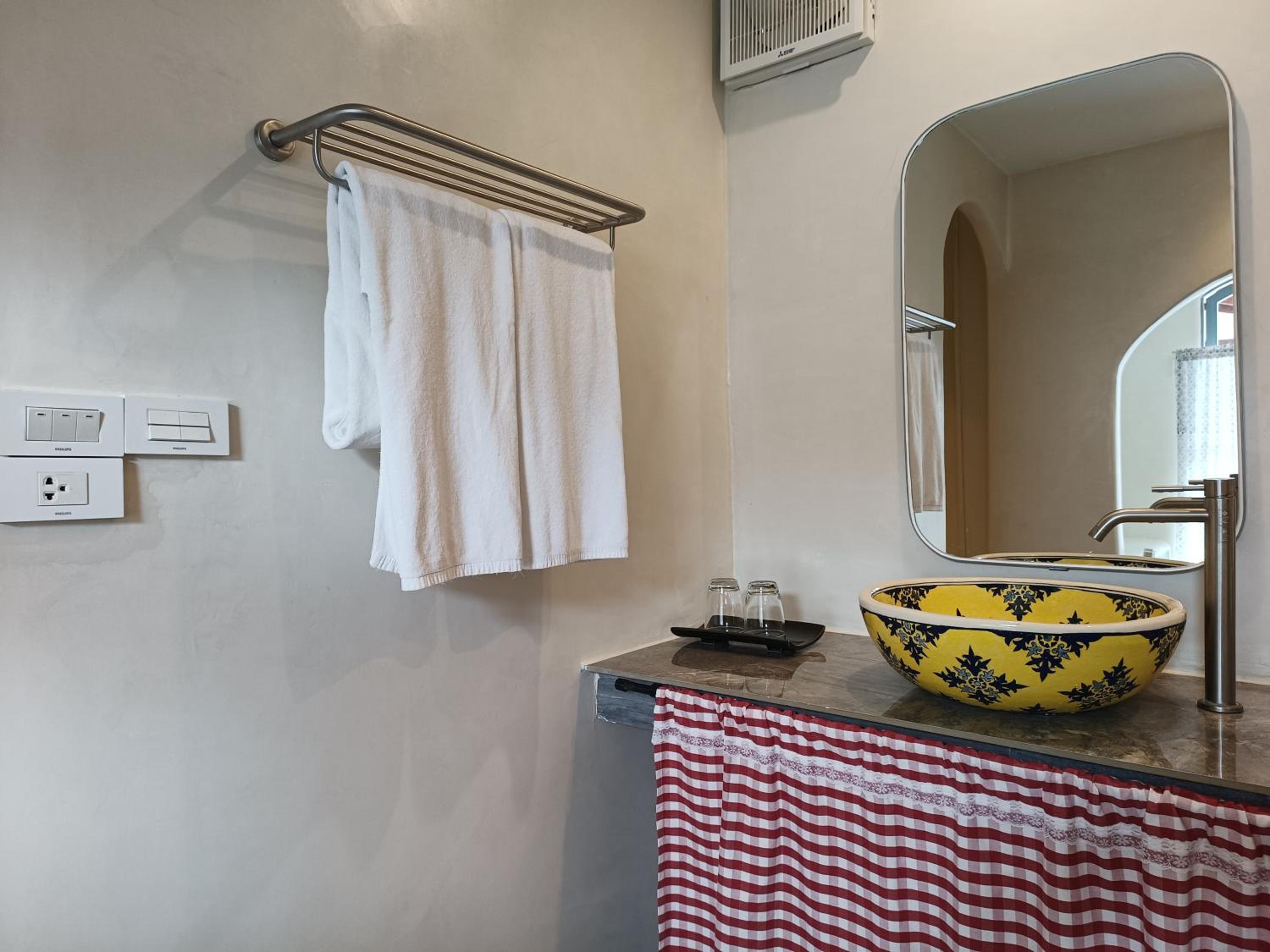 Quayside Suite River Access with Bathtub - Photo 5