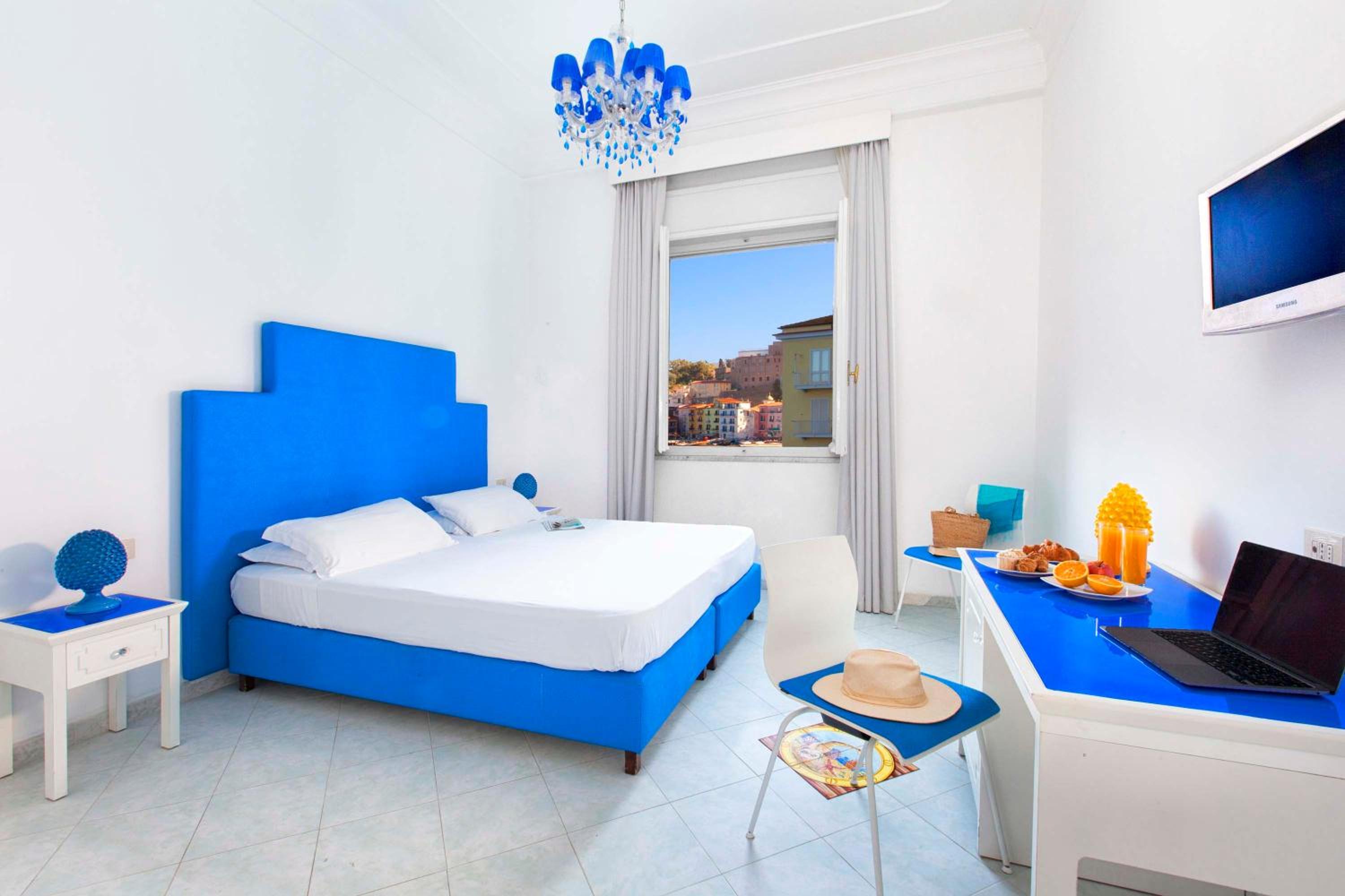 Double or Twin Room with Partial Sea View