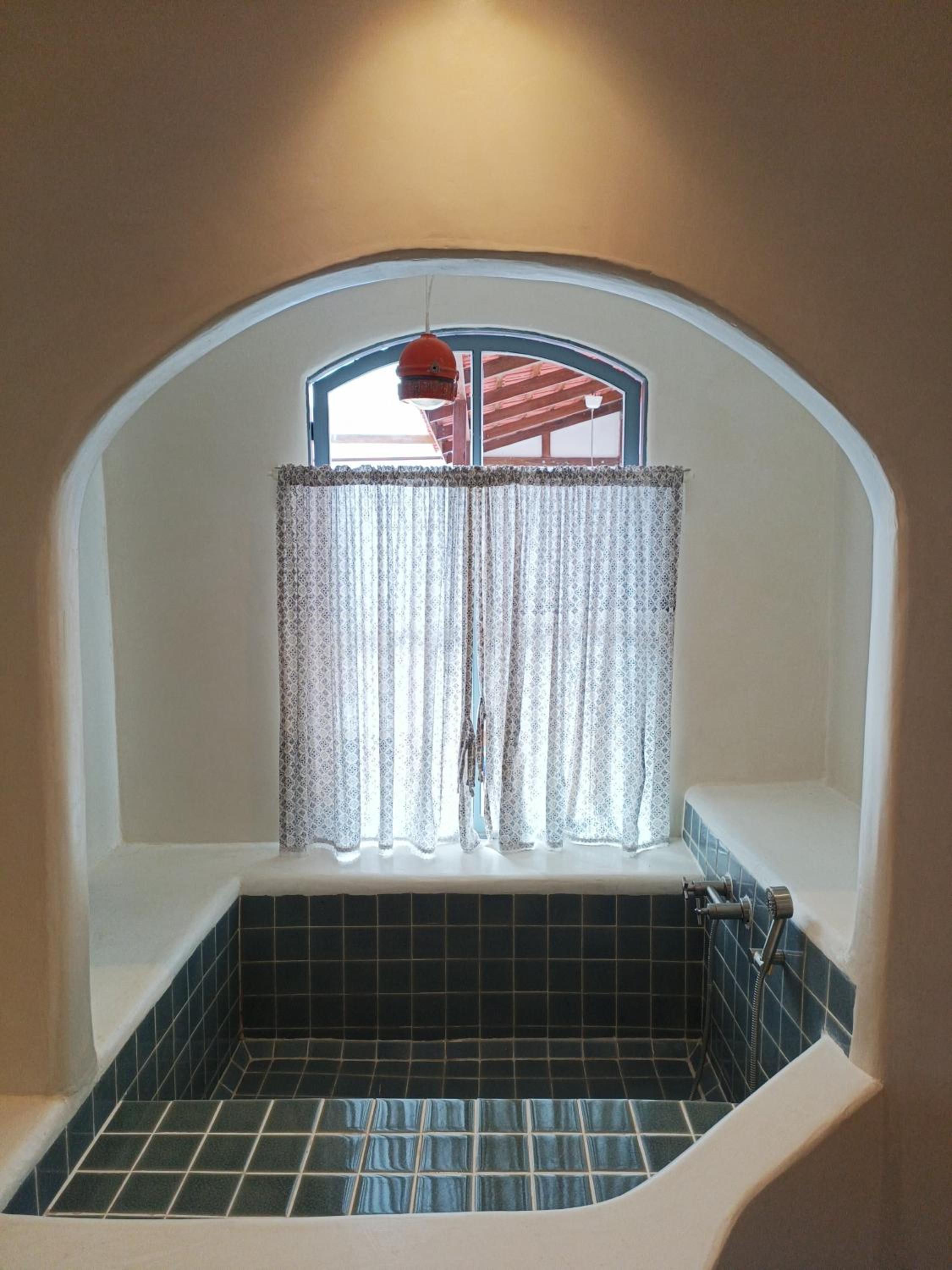 Quayside Suite River Access with Bathtub - Photo 13