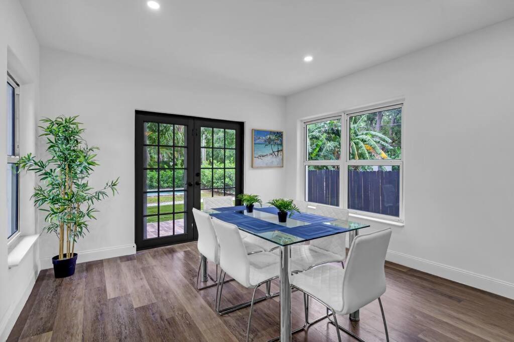 Three-Bedroom House photo 2