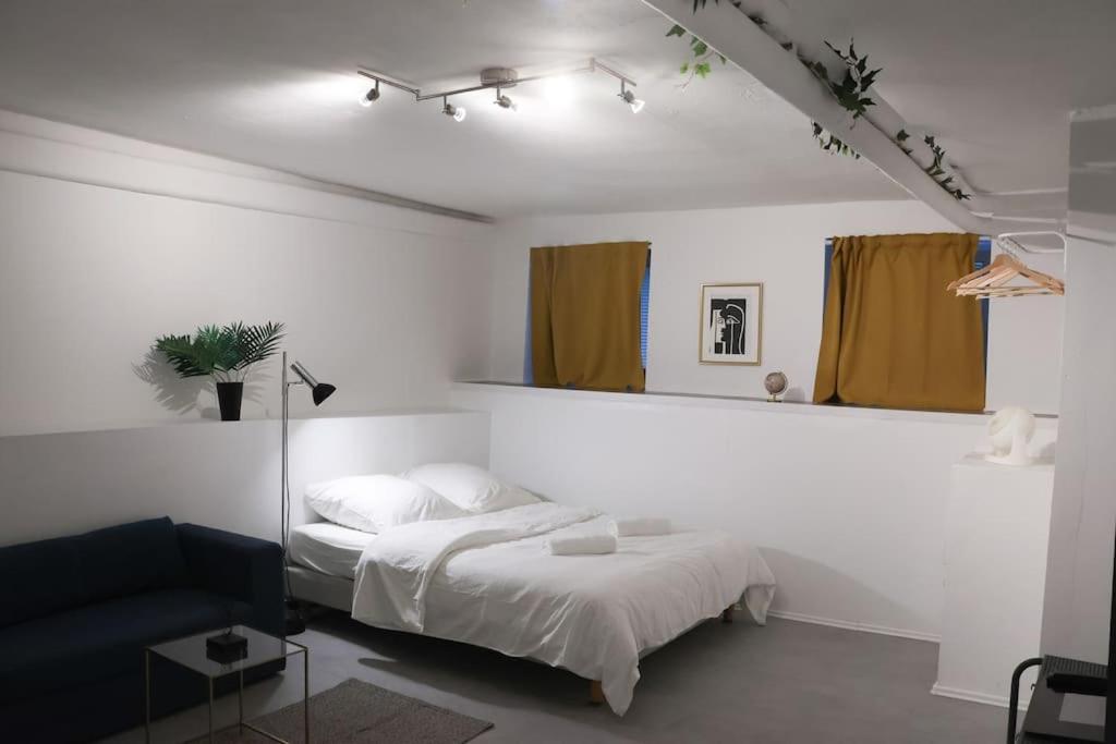 One-Bedroom Apartment photo 1