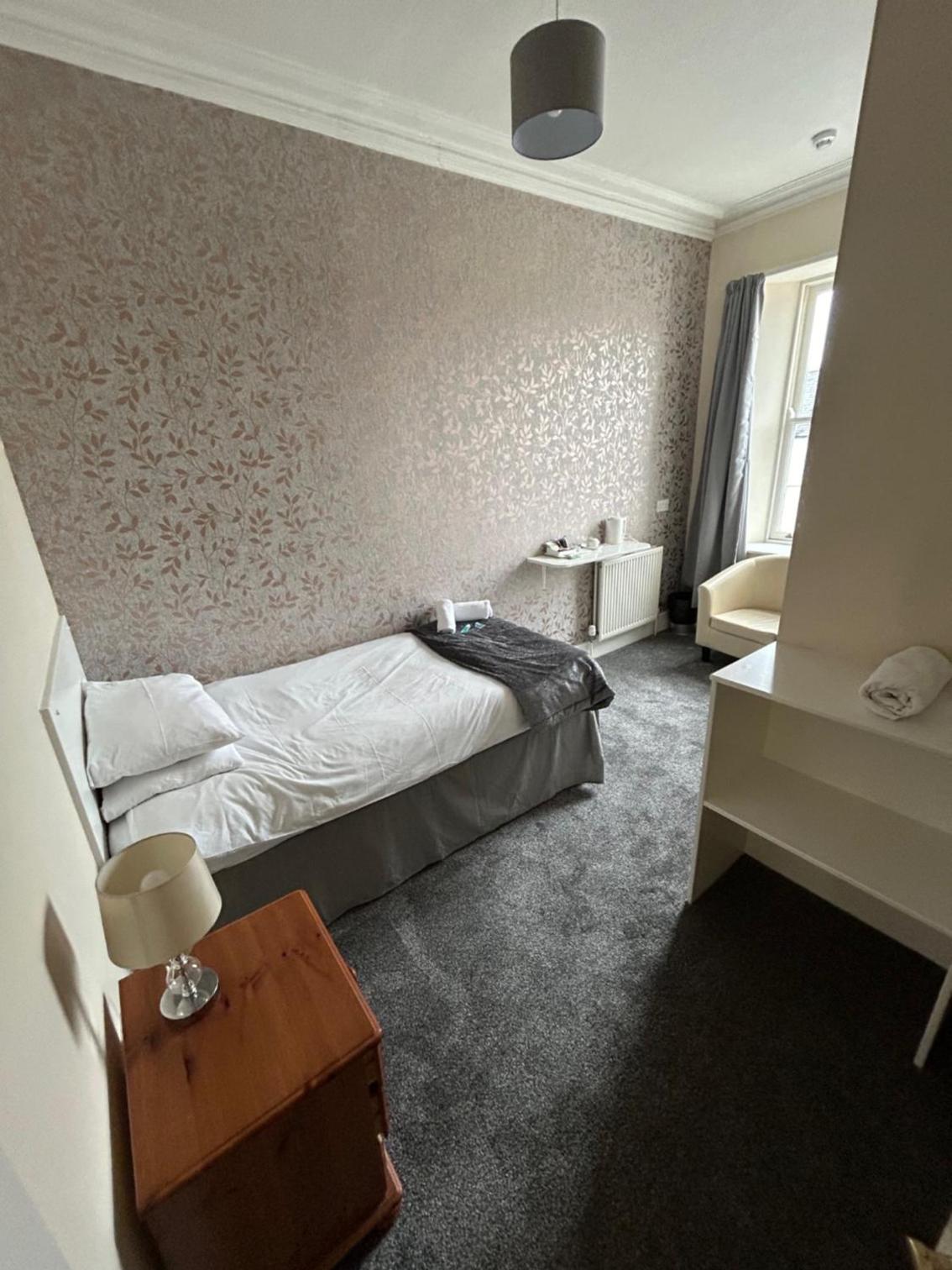 Single Room with Bathroom photo 1