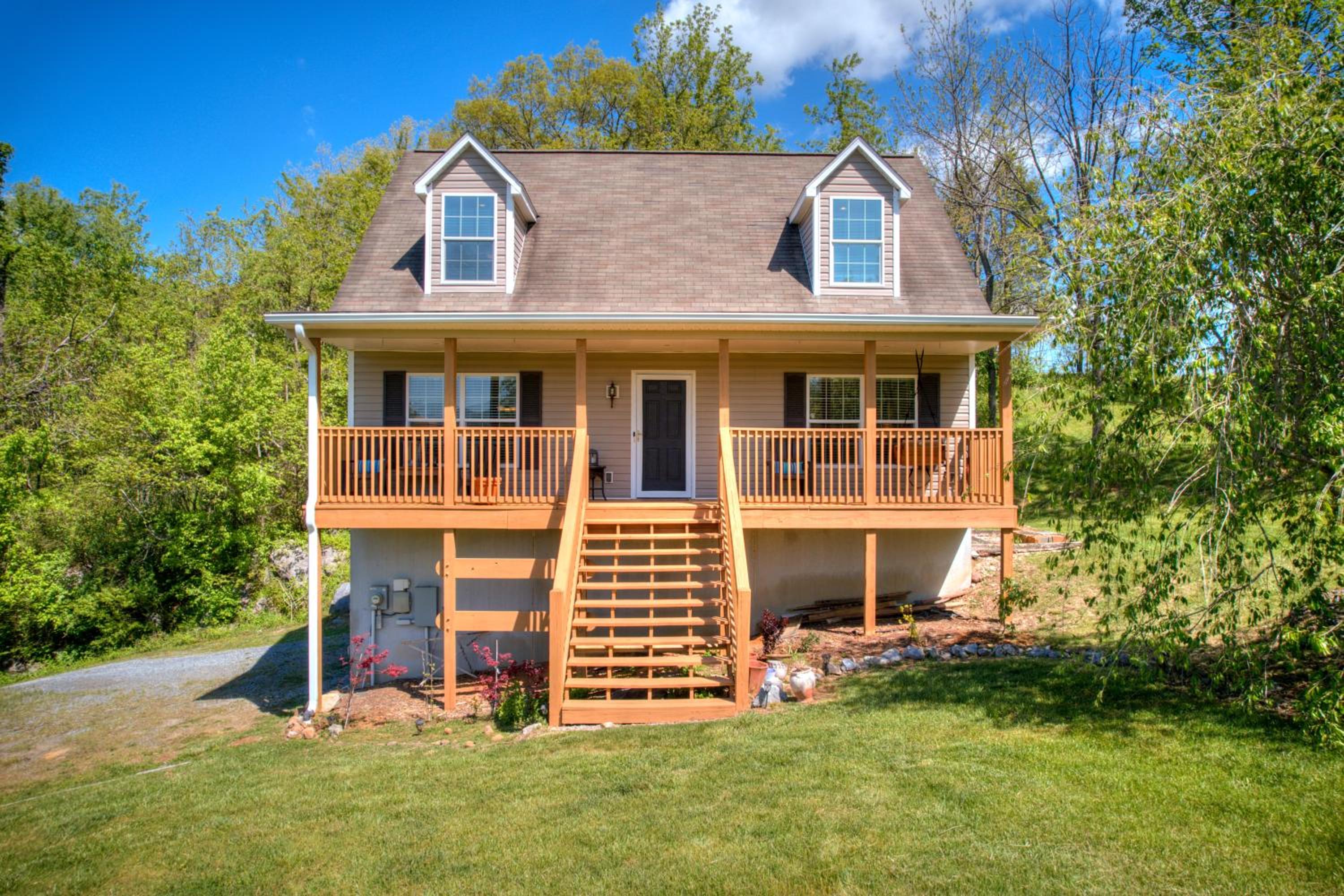 Three-Bedroom House photo 3