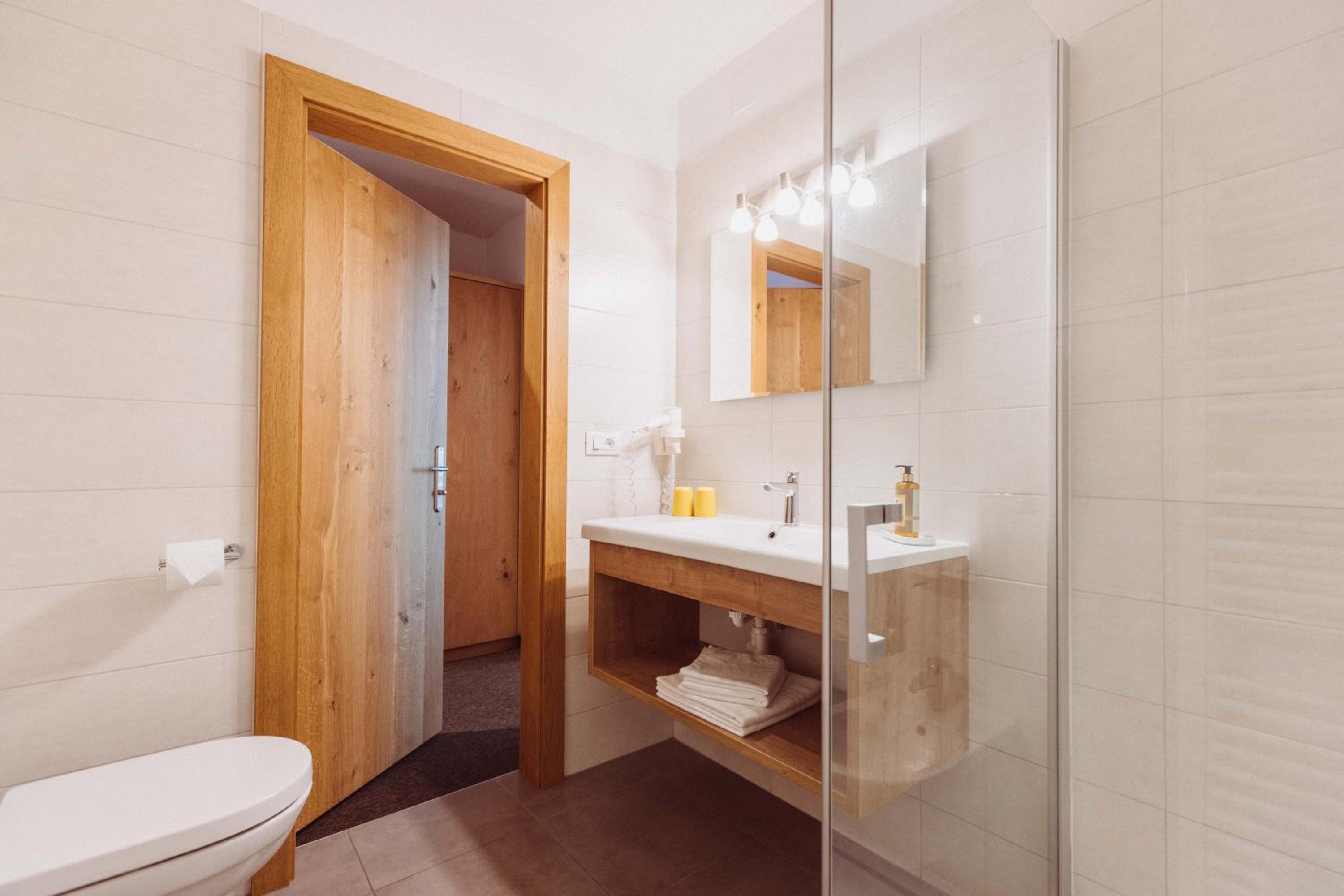 Comfort Double Room with Balcony - Photo 5