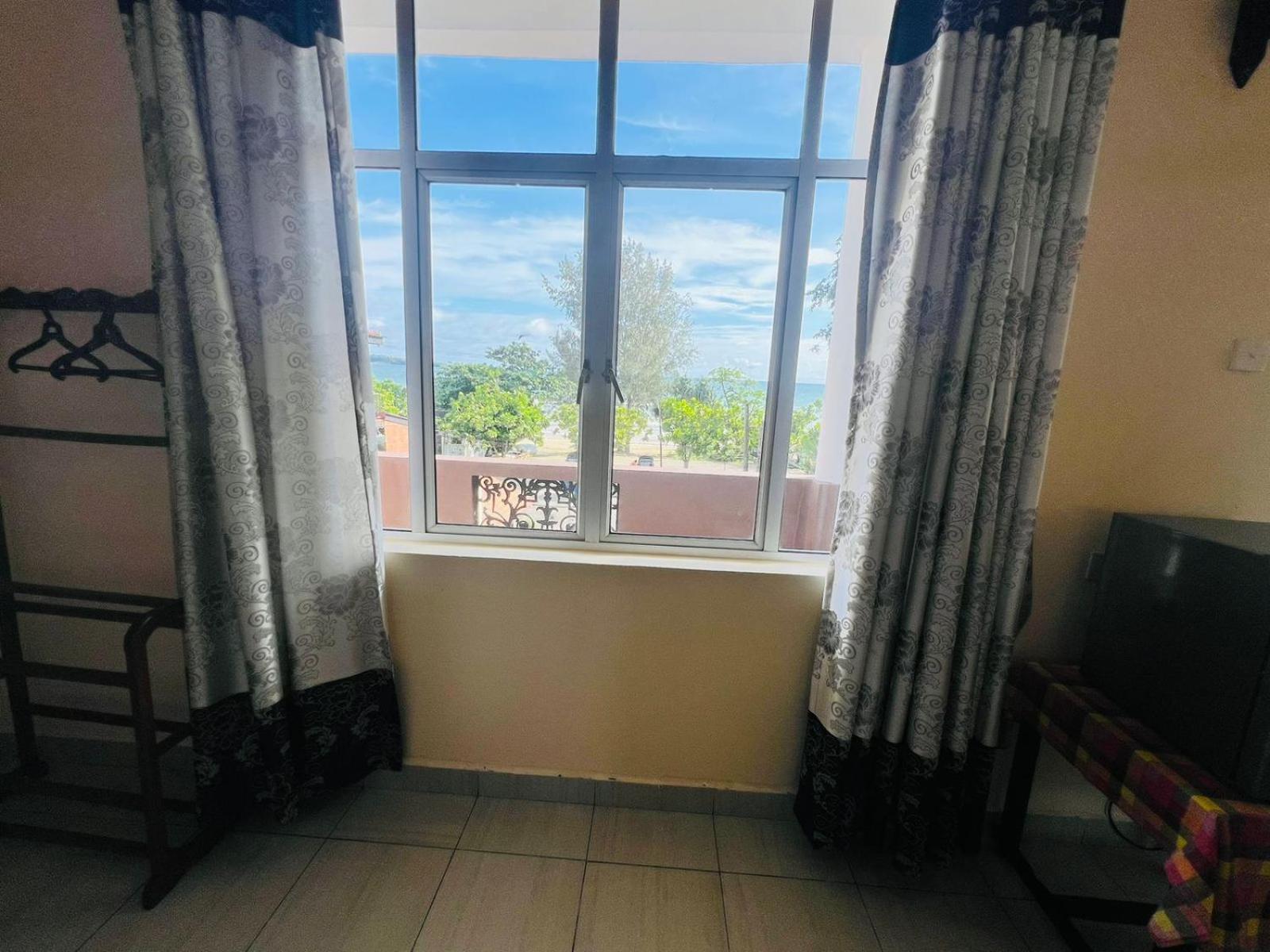 Deluxe Triple Room with Sea View photo 3