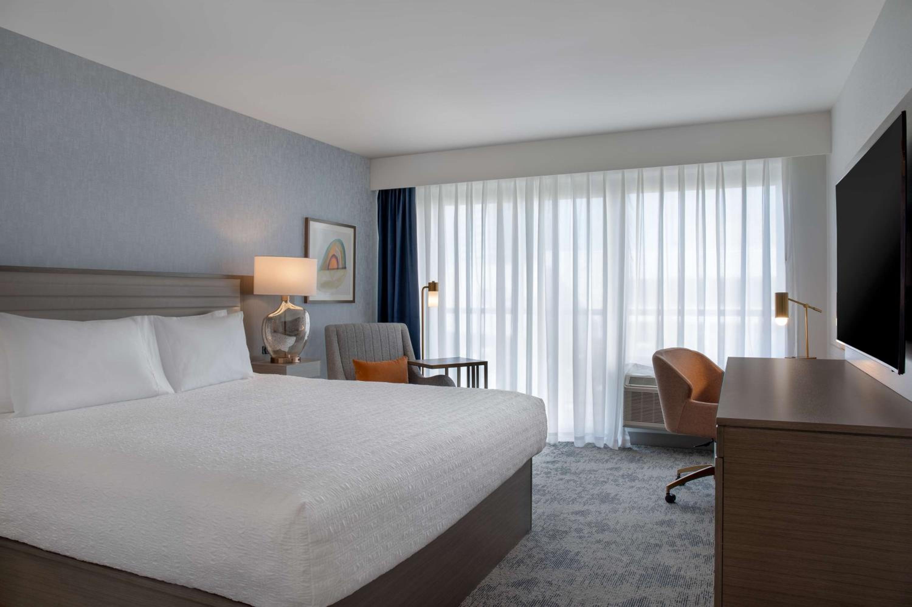 King Room with City View - Photo 3