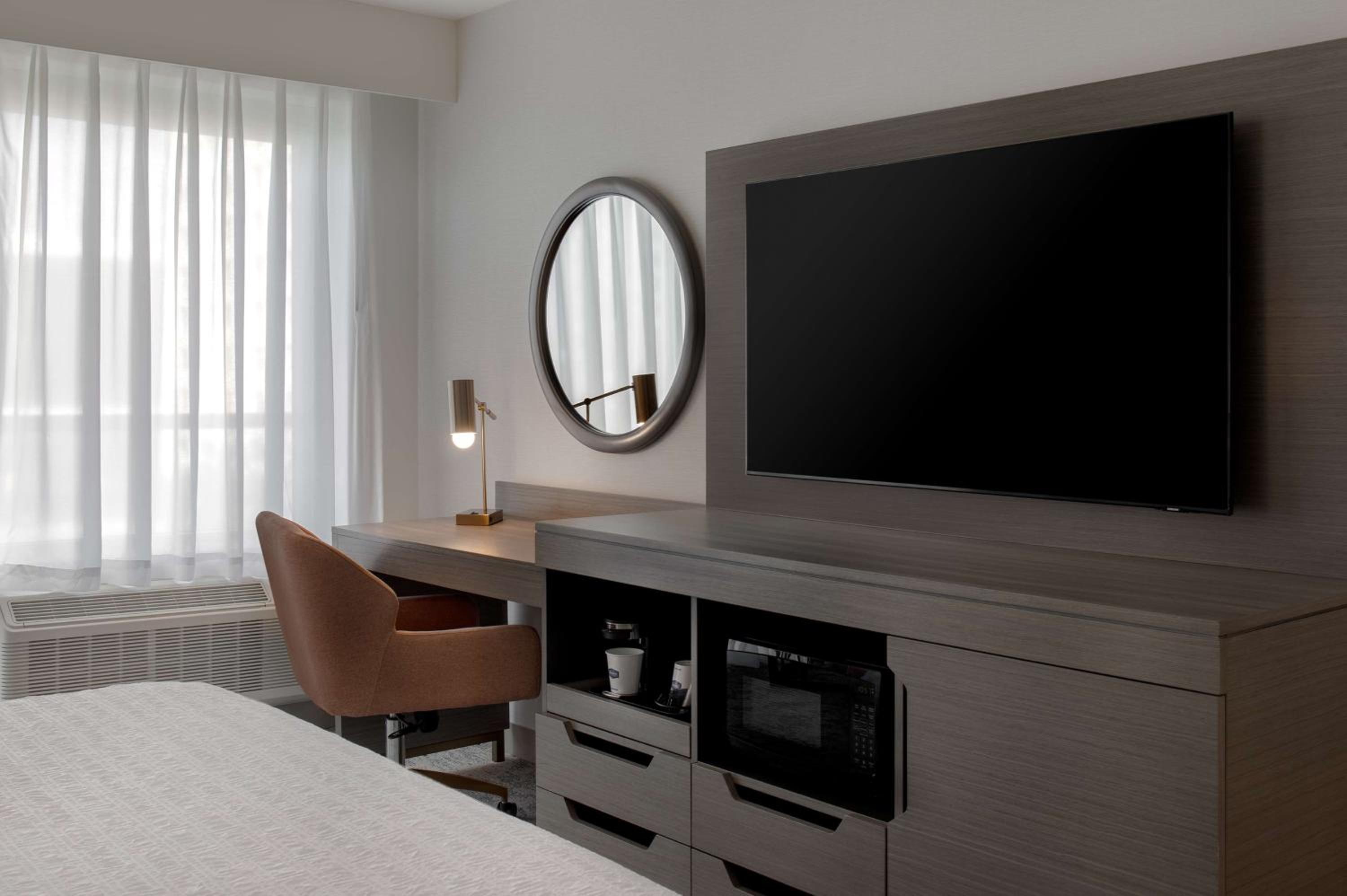 King Room with City View - Photo 4