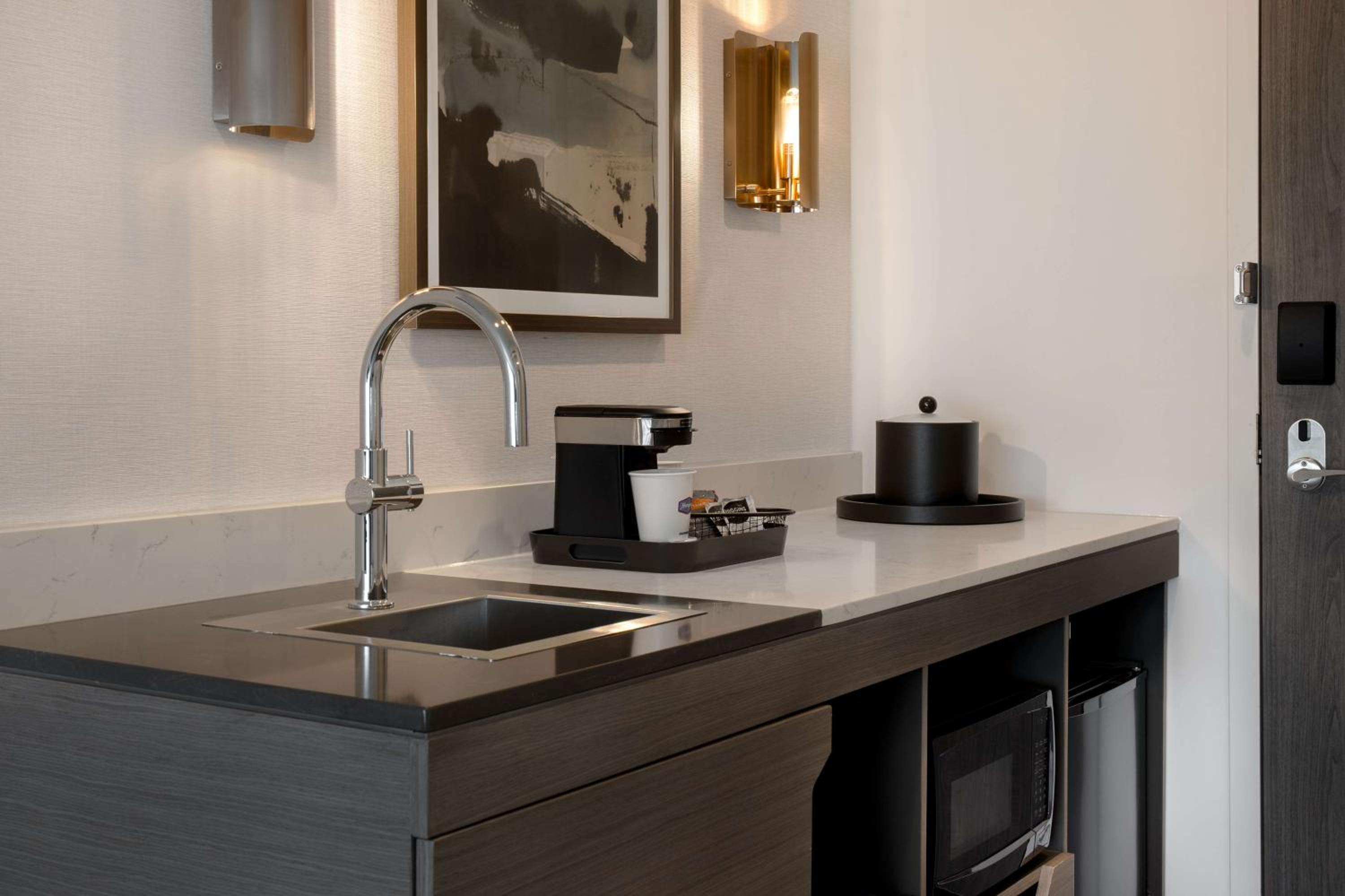 King Studio Suite - Photo 3