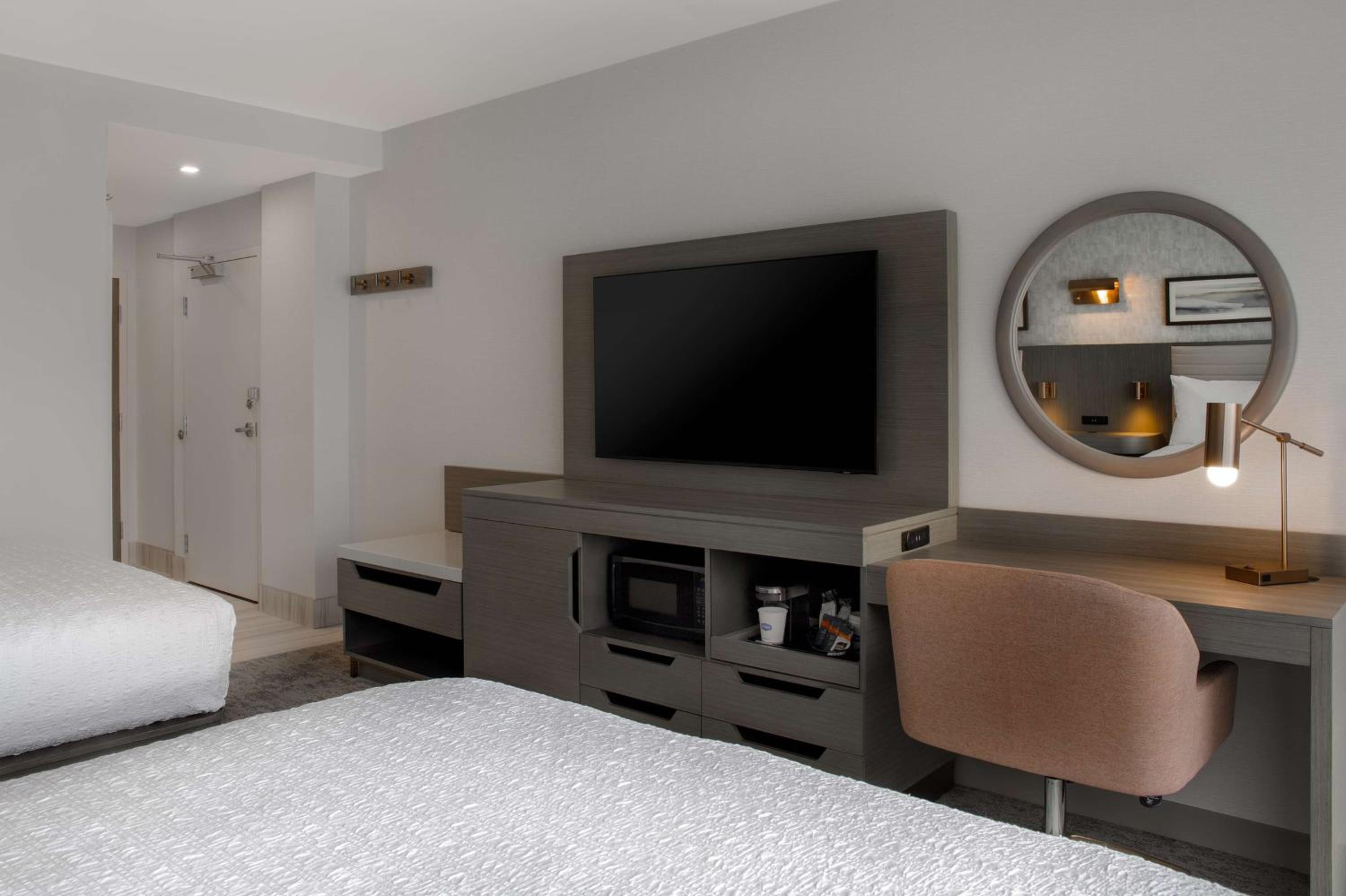 Queen Room with Two Queen Beds and City View - Photo 3