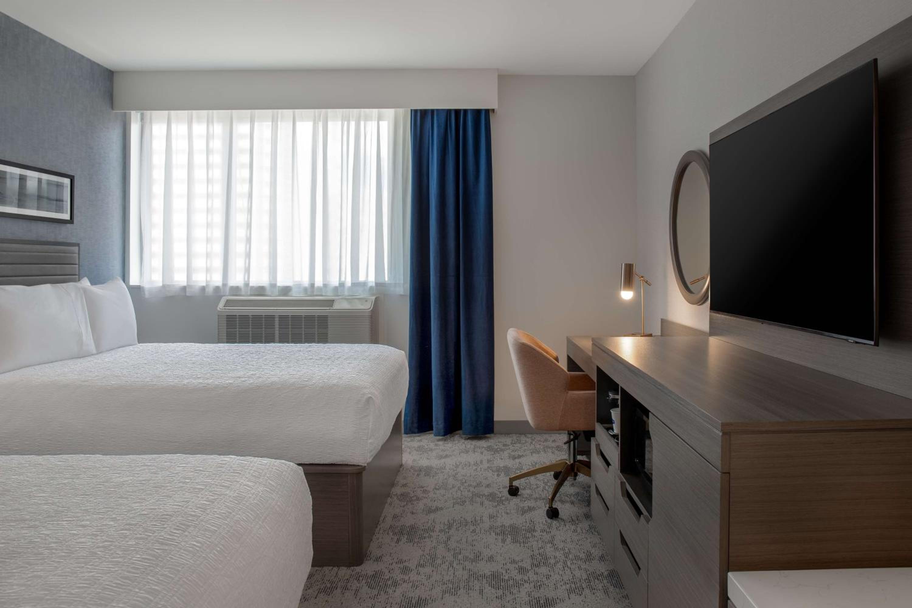 Queen Room with Two Queen Beds - Photo 2