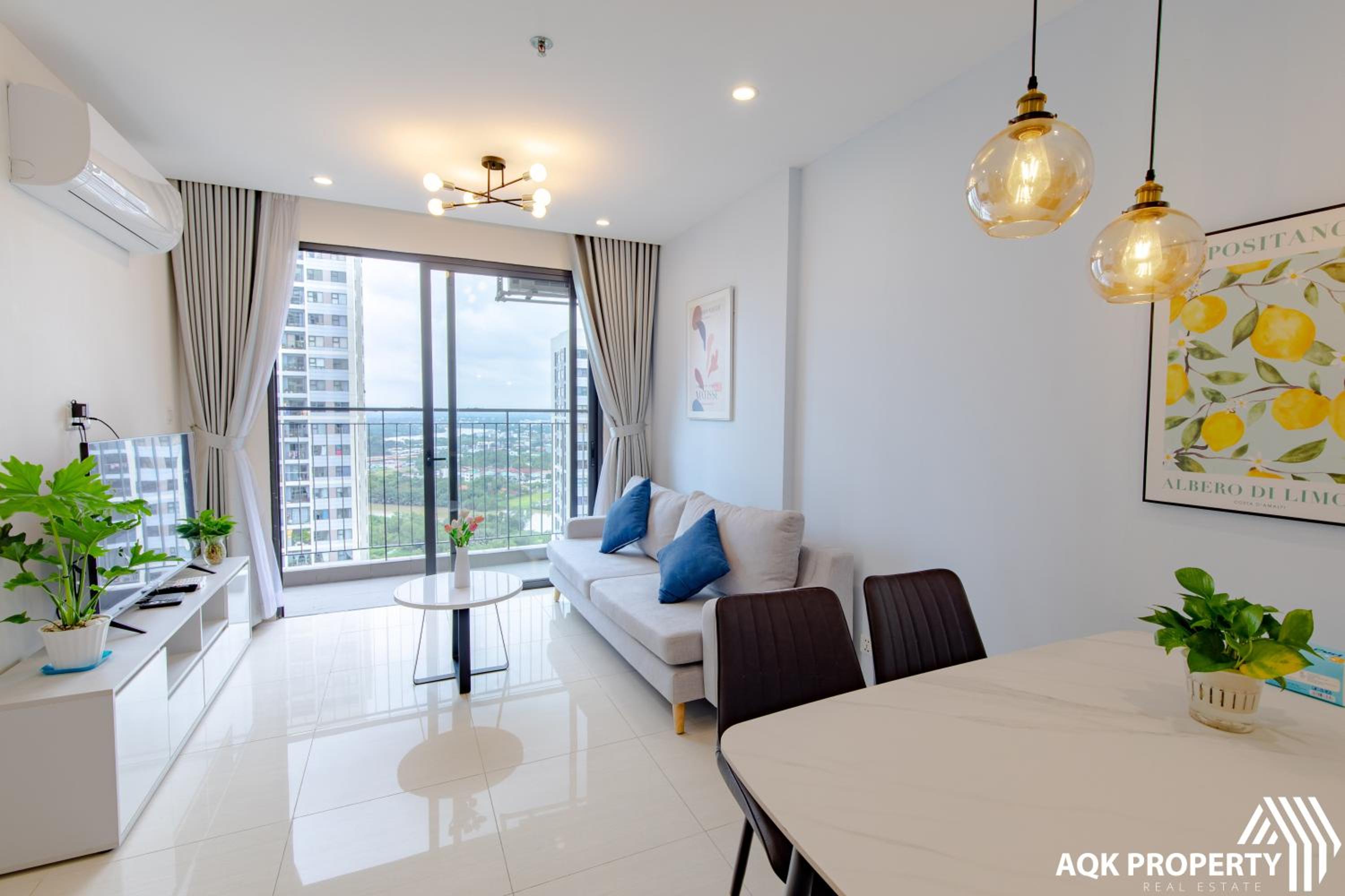 Three-Bedroom Apartment With Balcony photo 1
