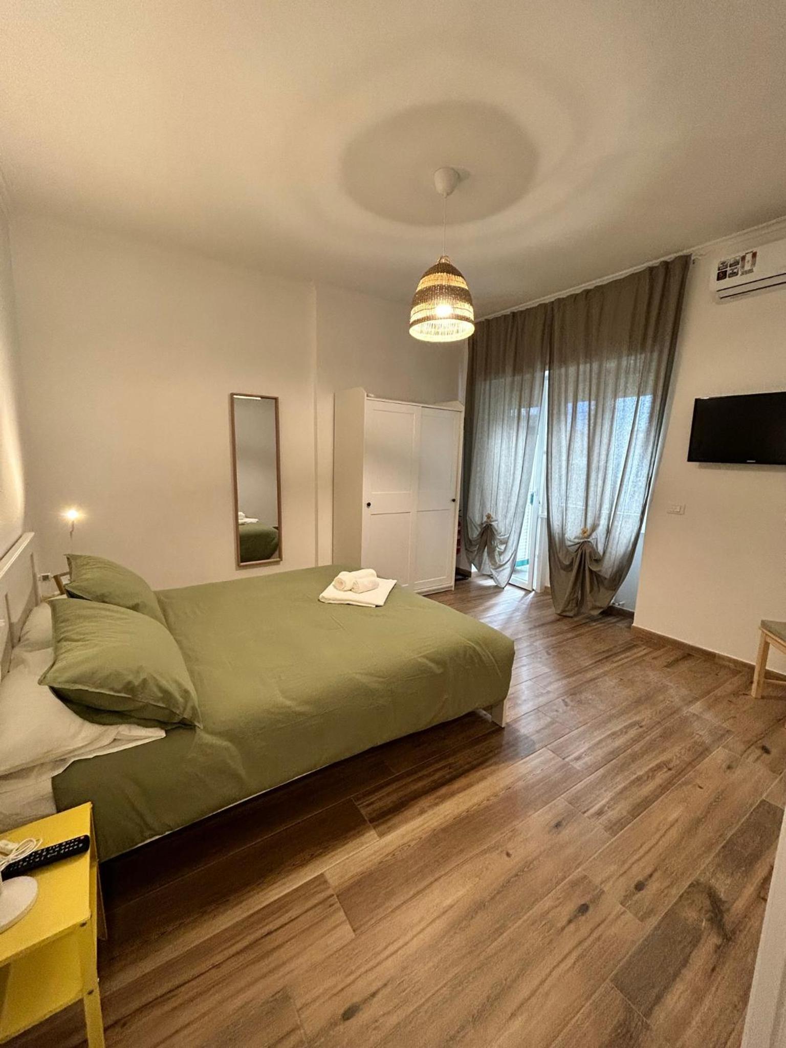 One-Bedroom Standard Apartment photo 2