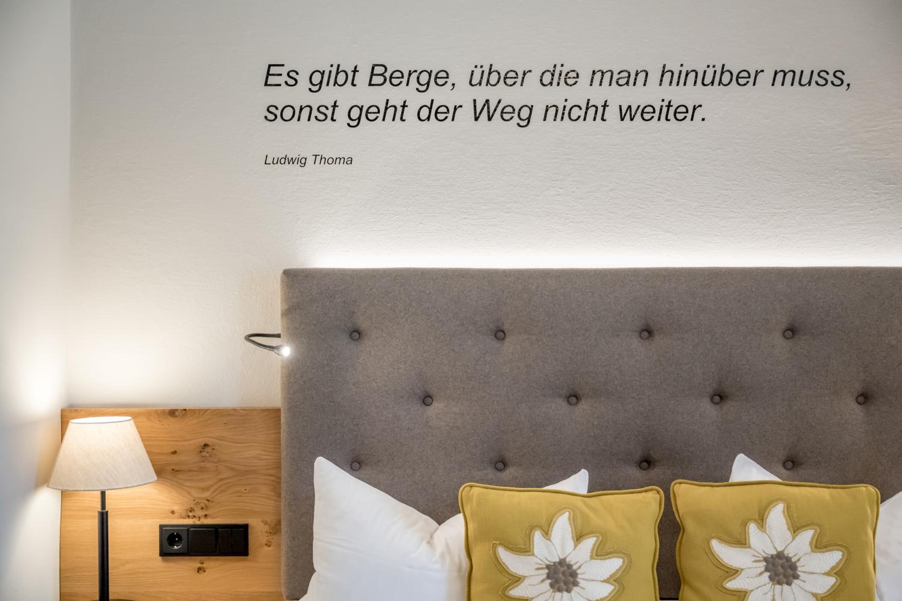 Suite - Photo 1