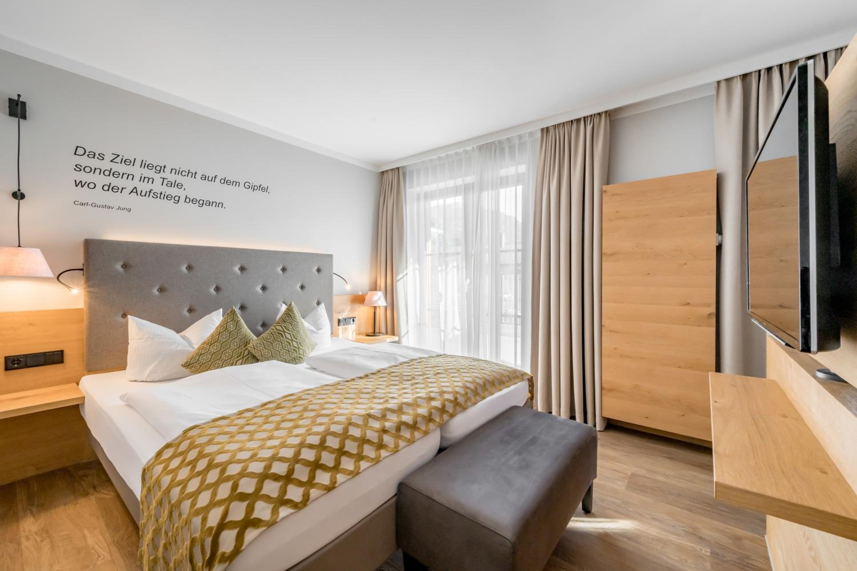 Junior Suite with Mountain View - Photo 1