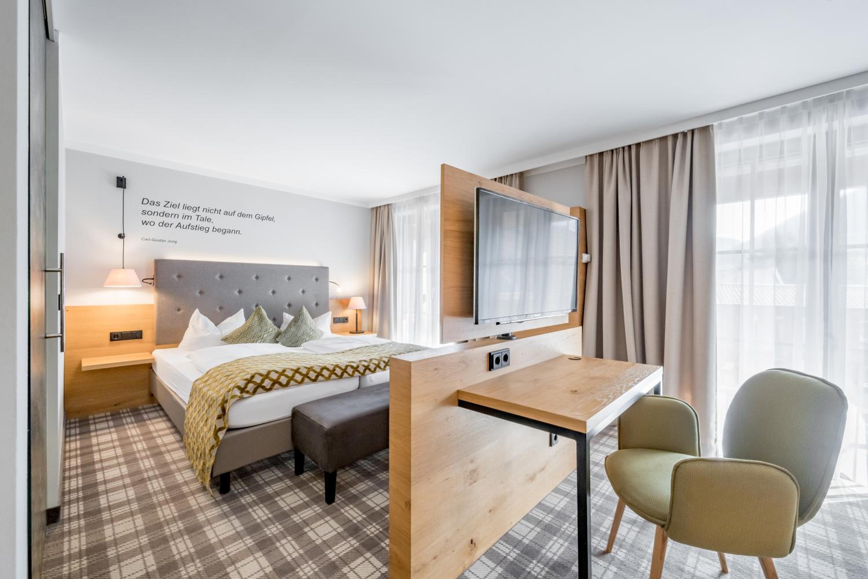 Junior Suite with Mountain View - Photo 2