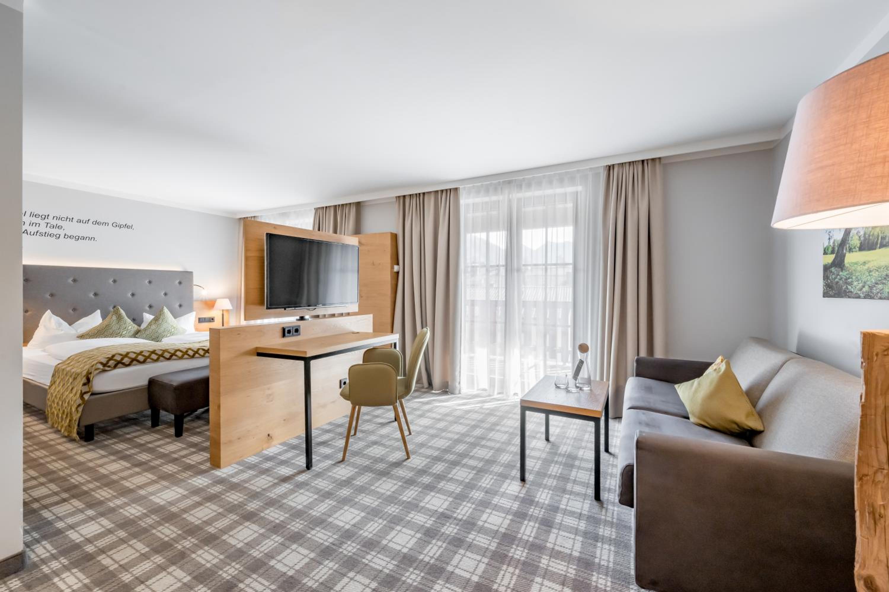 Junior Suite with Mountain View - Photo 10