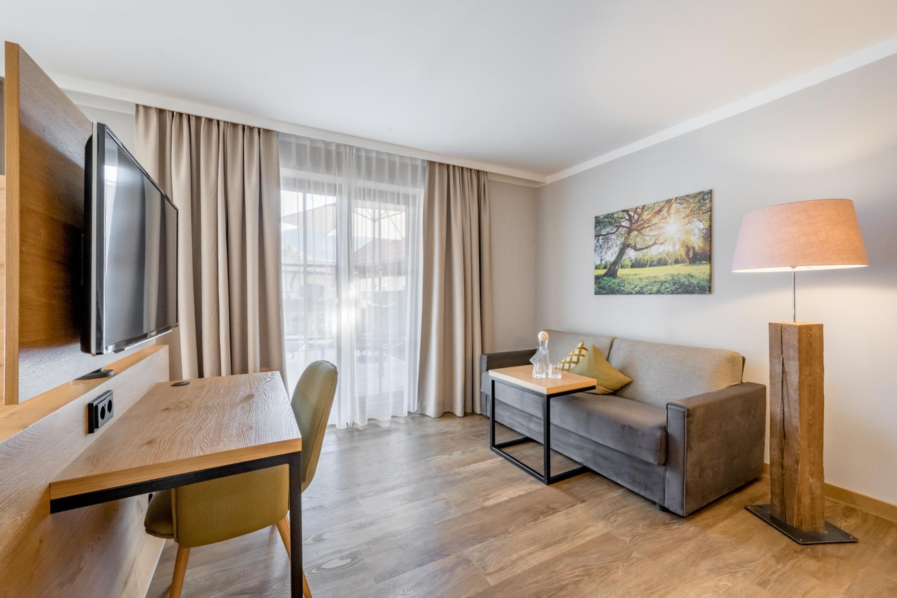 Junior Suite with Mountain View - Photo 11