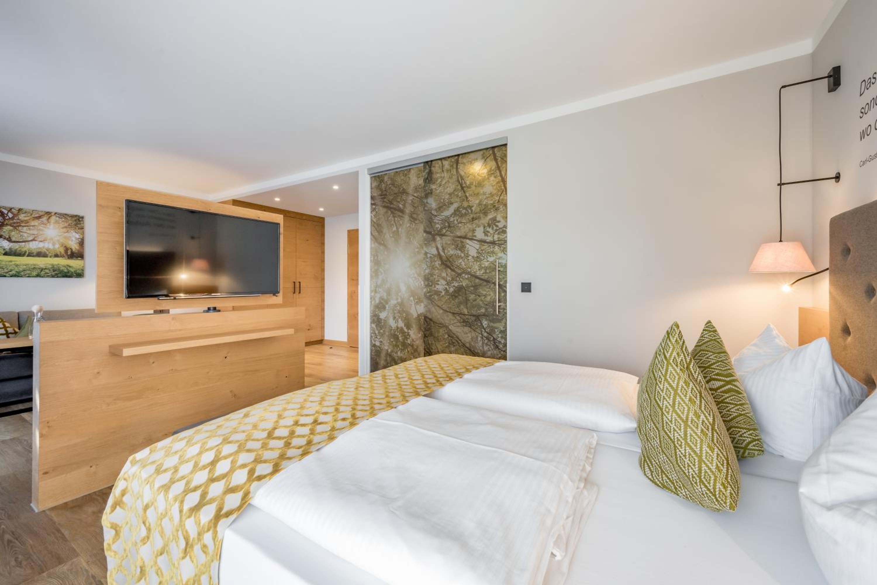 Junior Suite with Mountain View - Photo 9