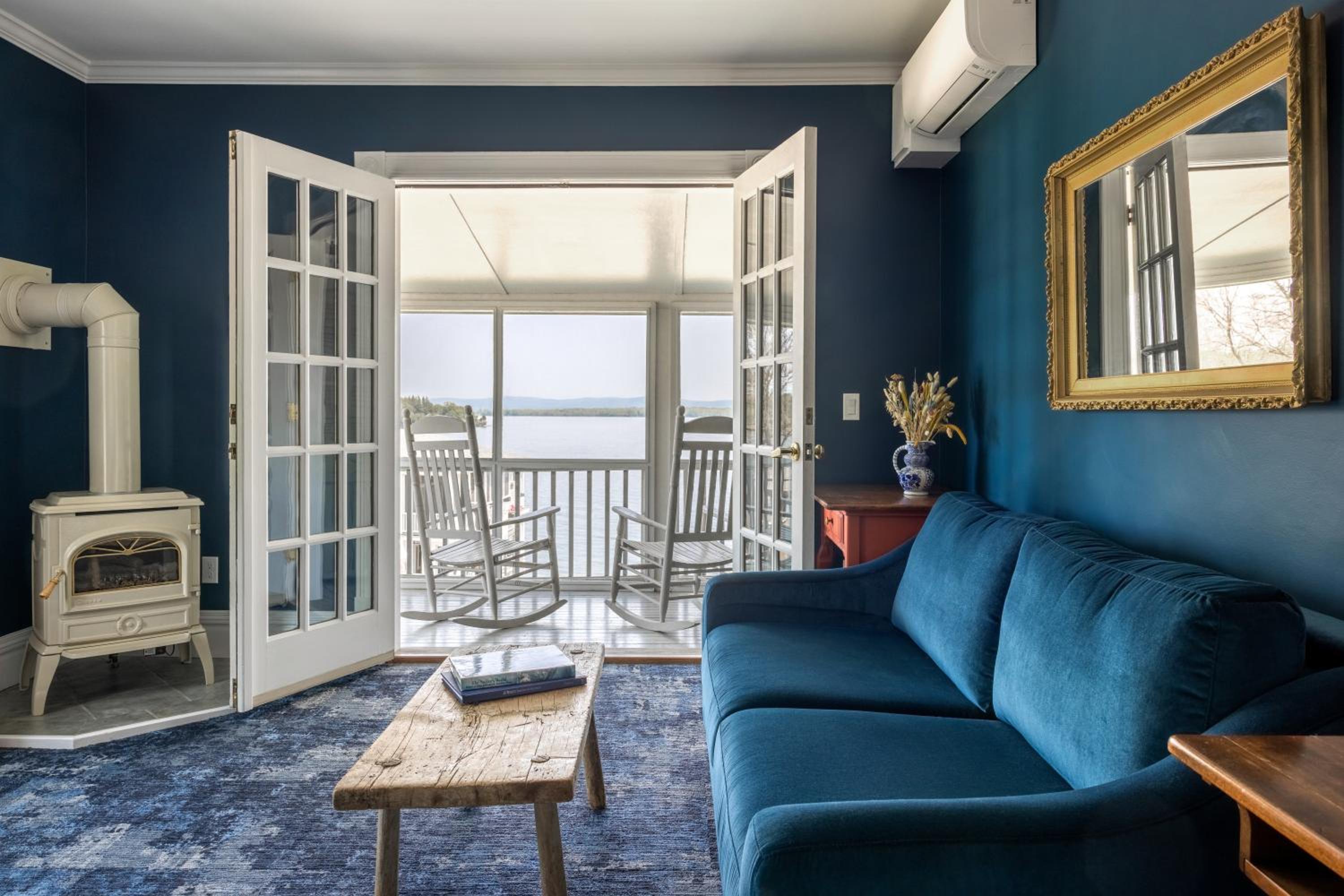 Suite with Lake View photo 2