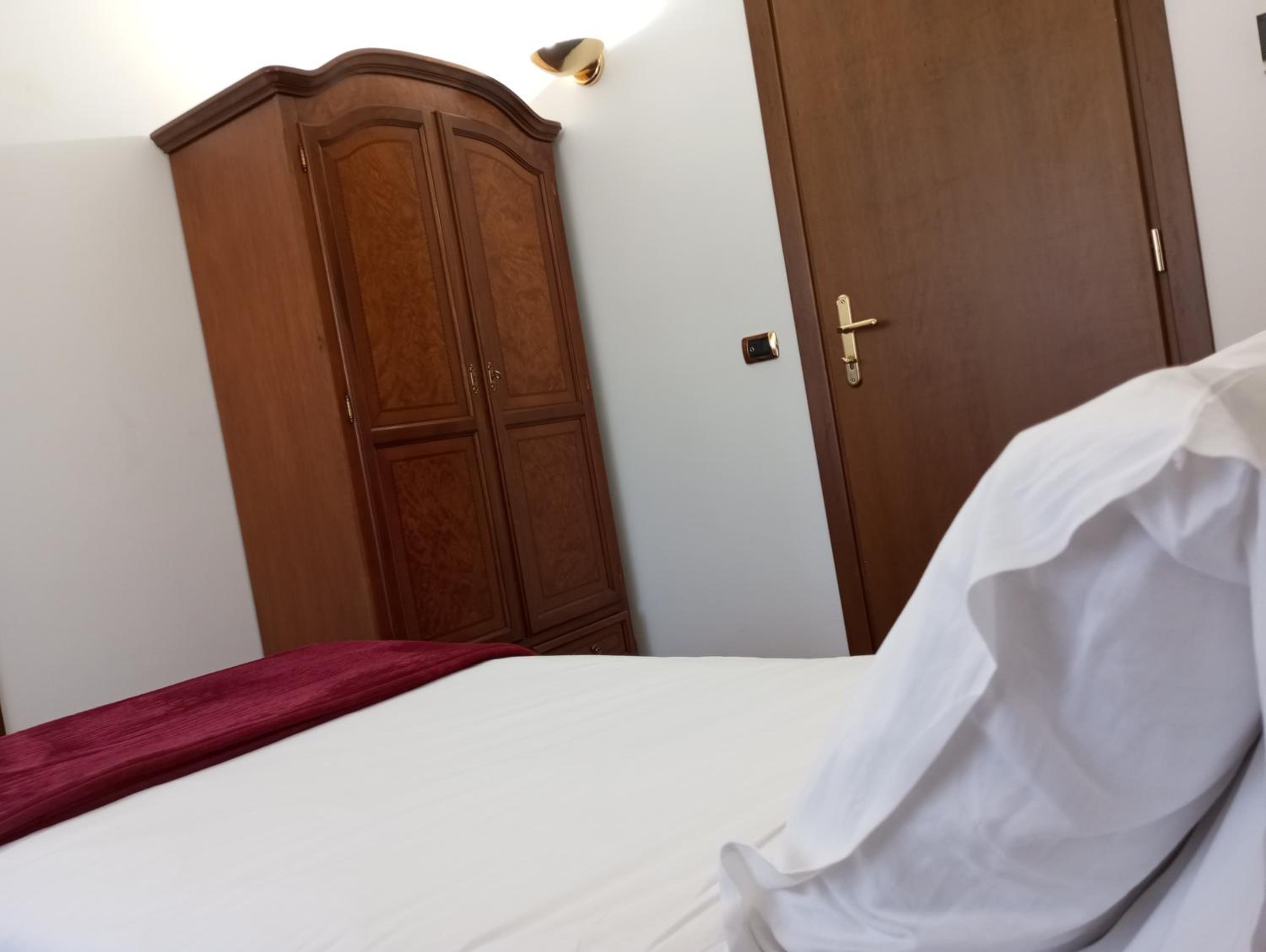 Single Room photo 2