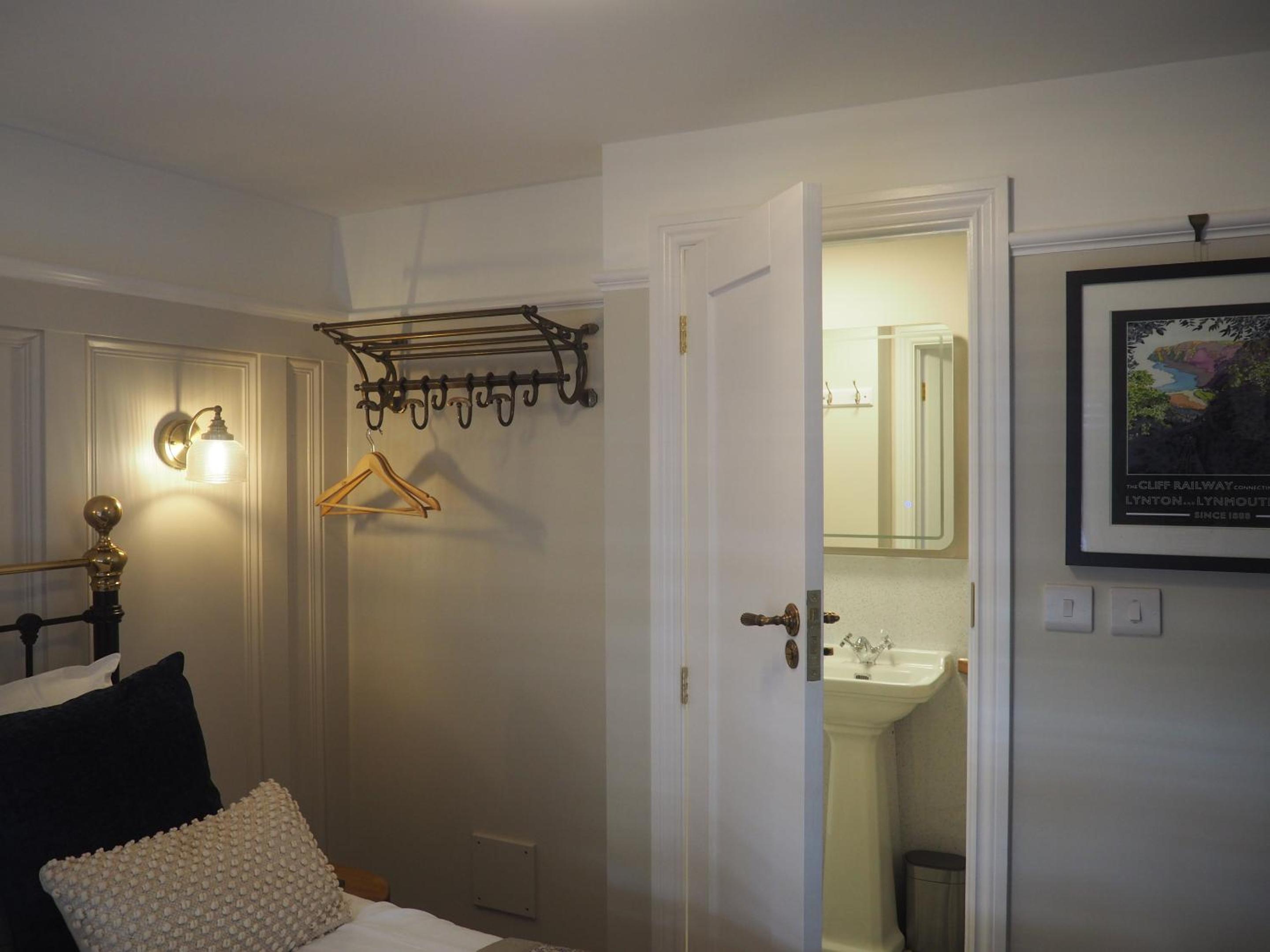 Double Room with Private Bathroom photo 2