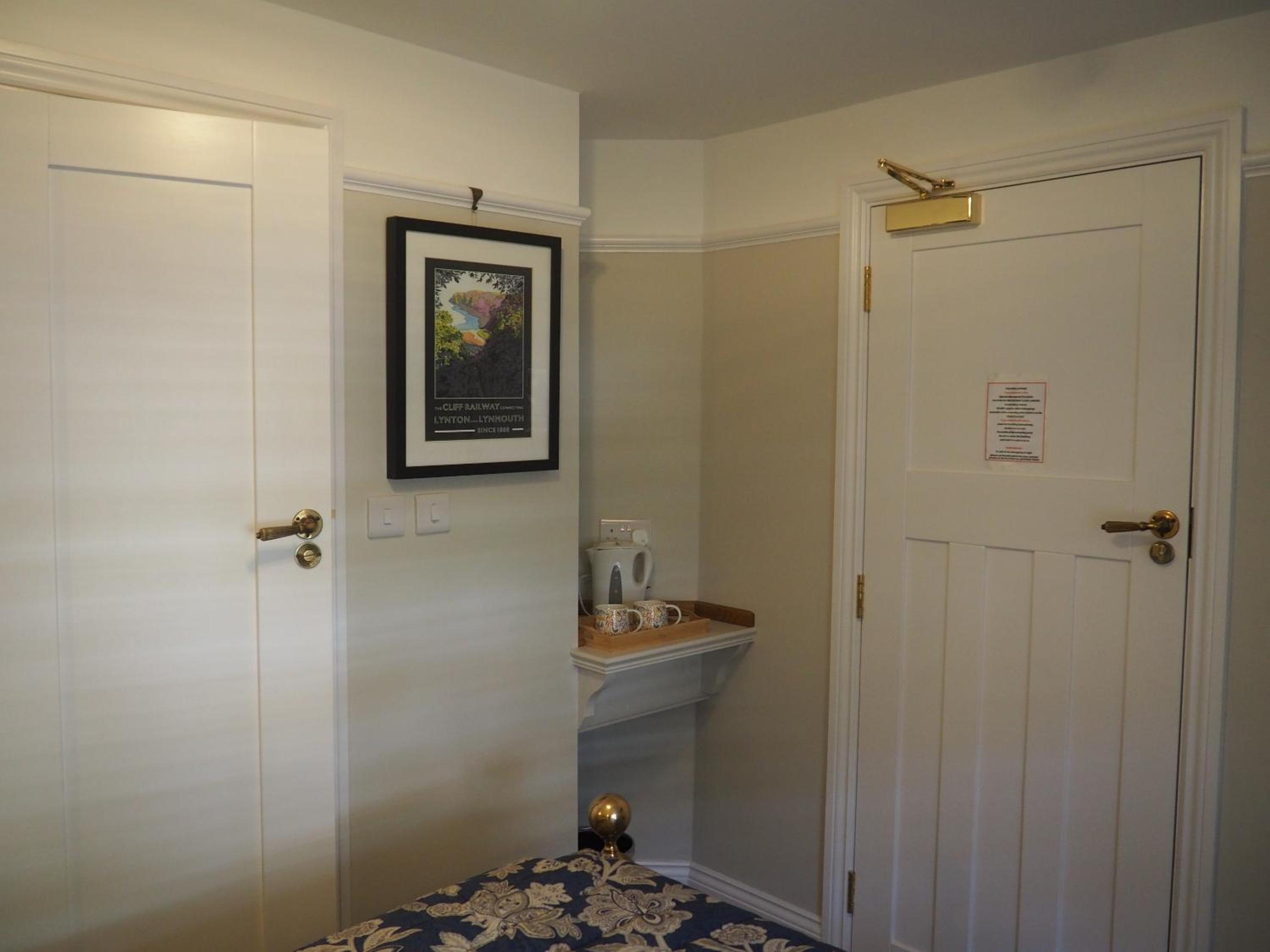 Double Room with Private Bathroom photo 3