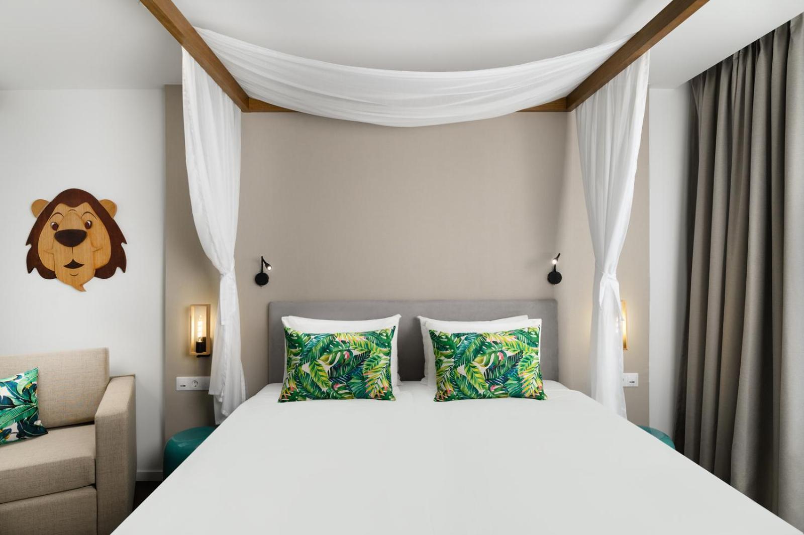 Standard King Room - Photo 7