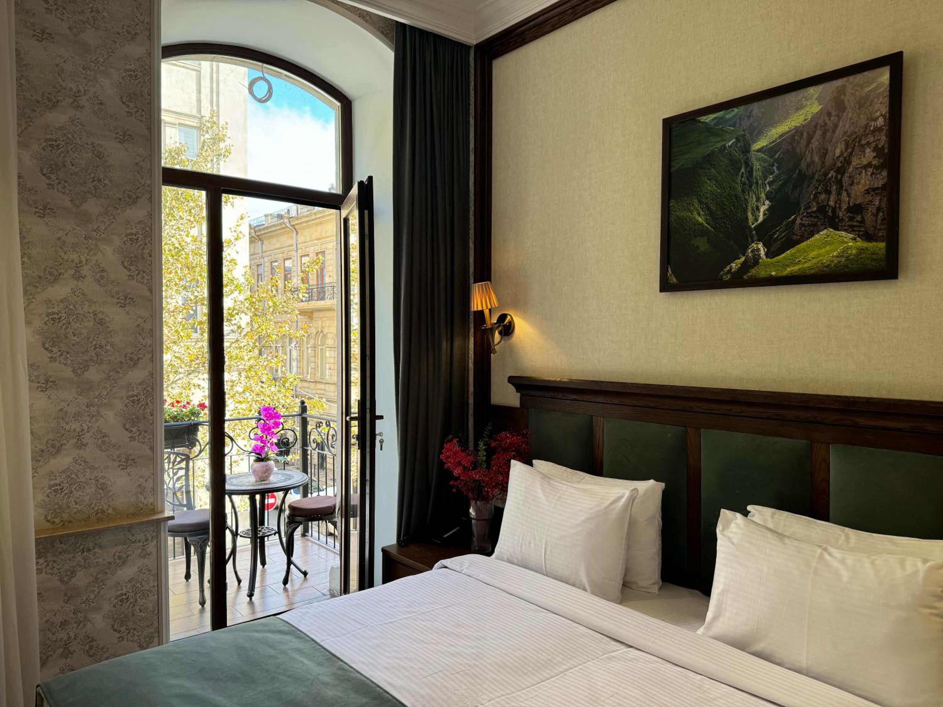 Deluxe Double Room with Balcony photo 3