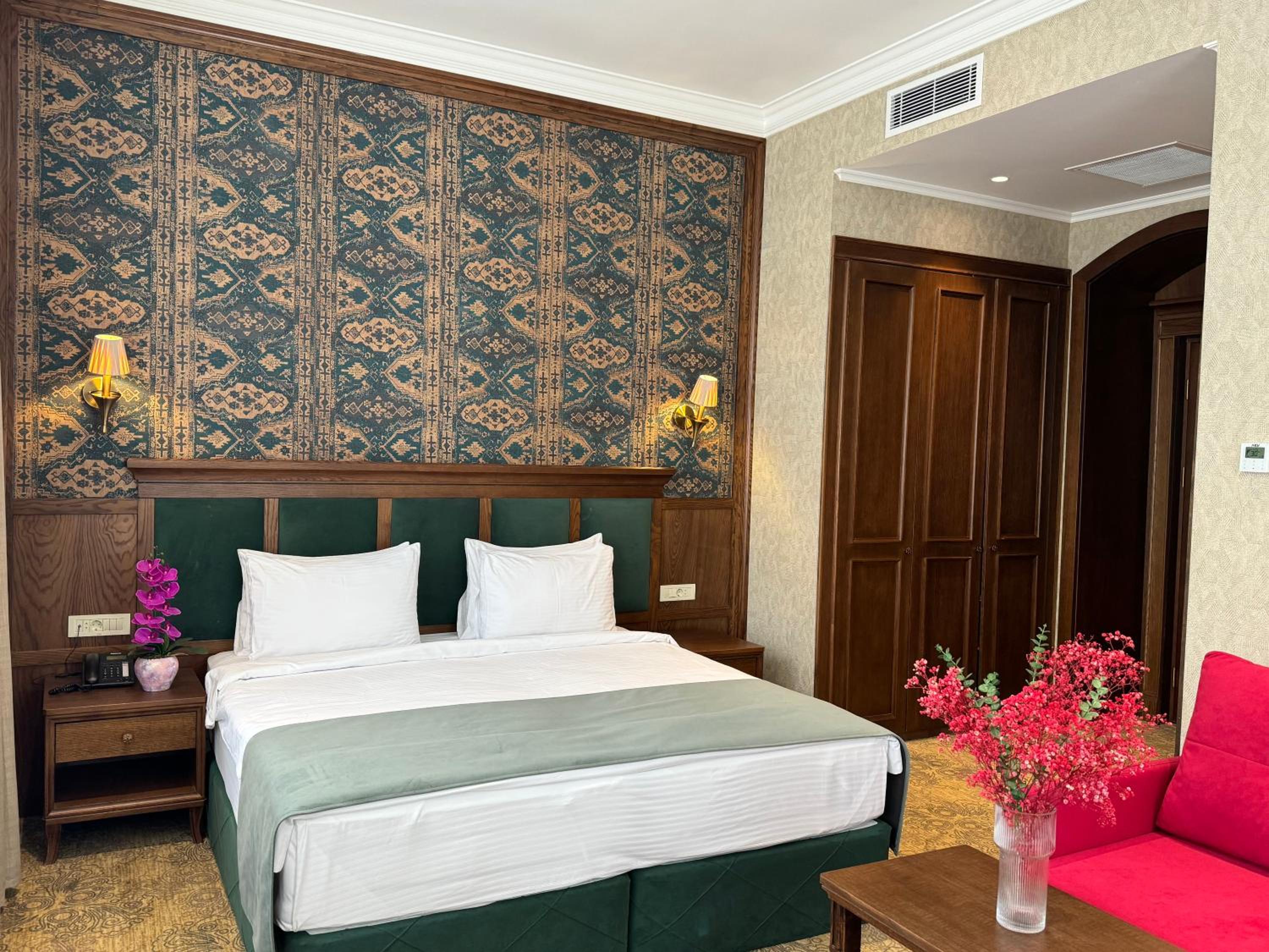 Deluxe Double or Twin Room photo 2