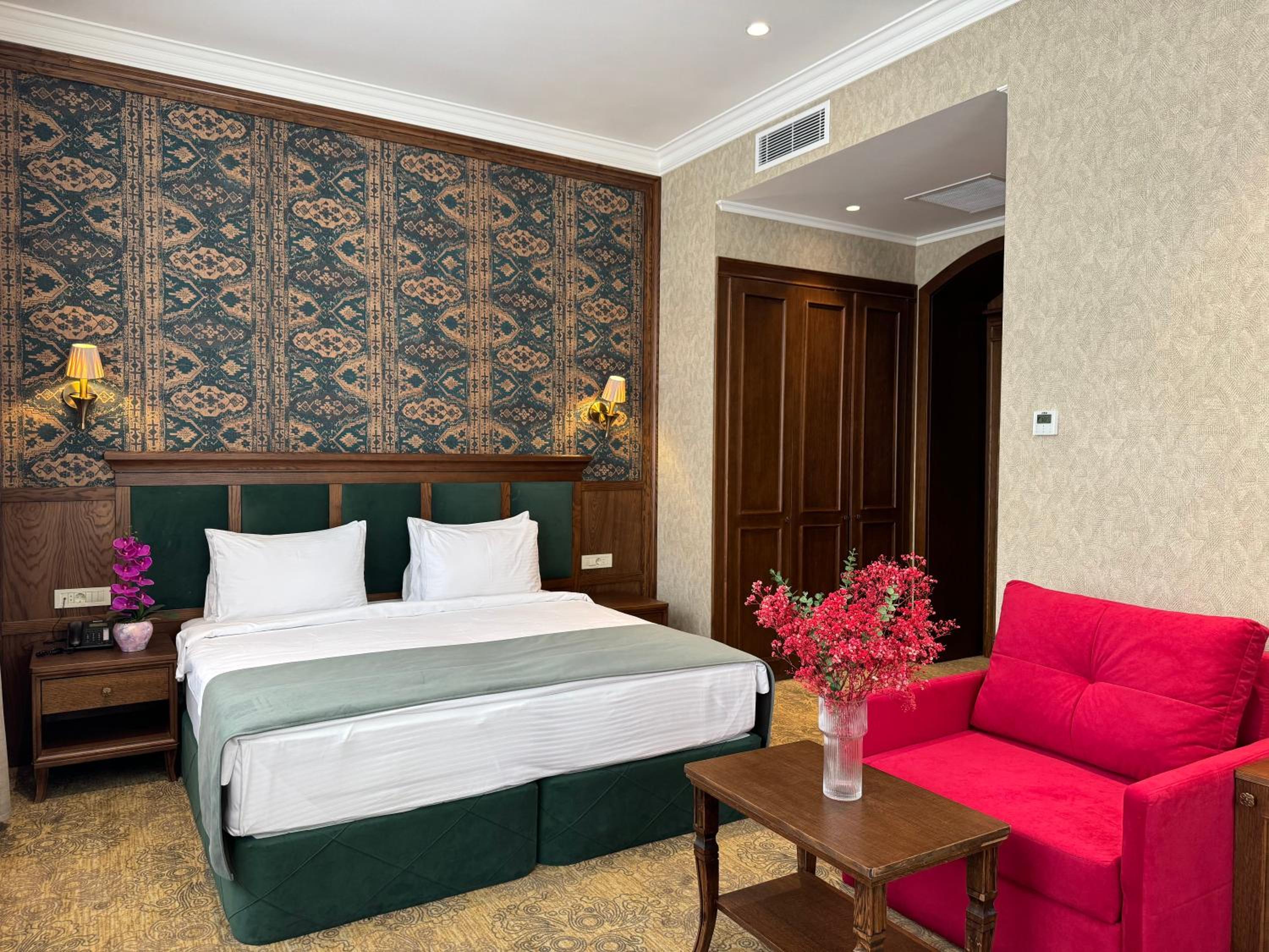 Deluxe Double or Twin Room photo 1