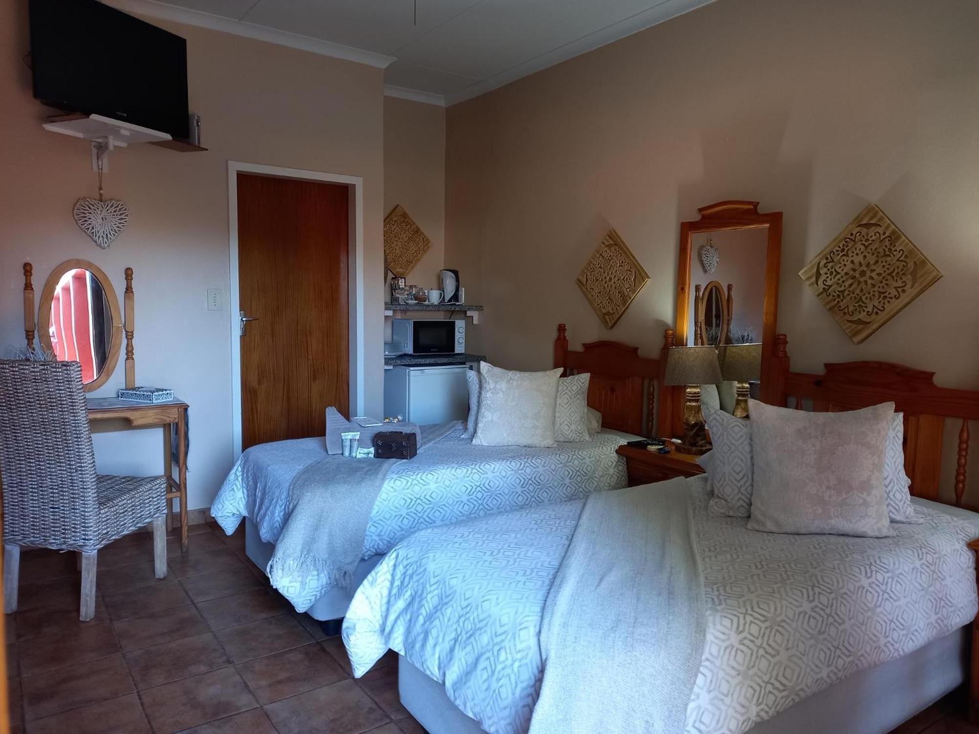 Twin Room with Private Bathroom photo 1