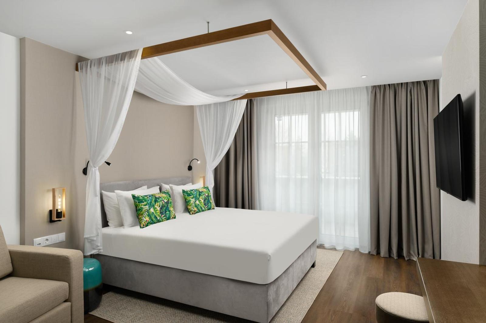 Standard King Room - Photo 6