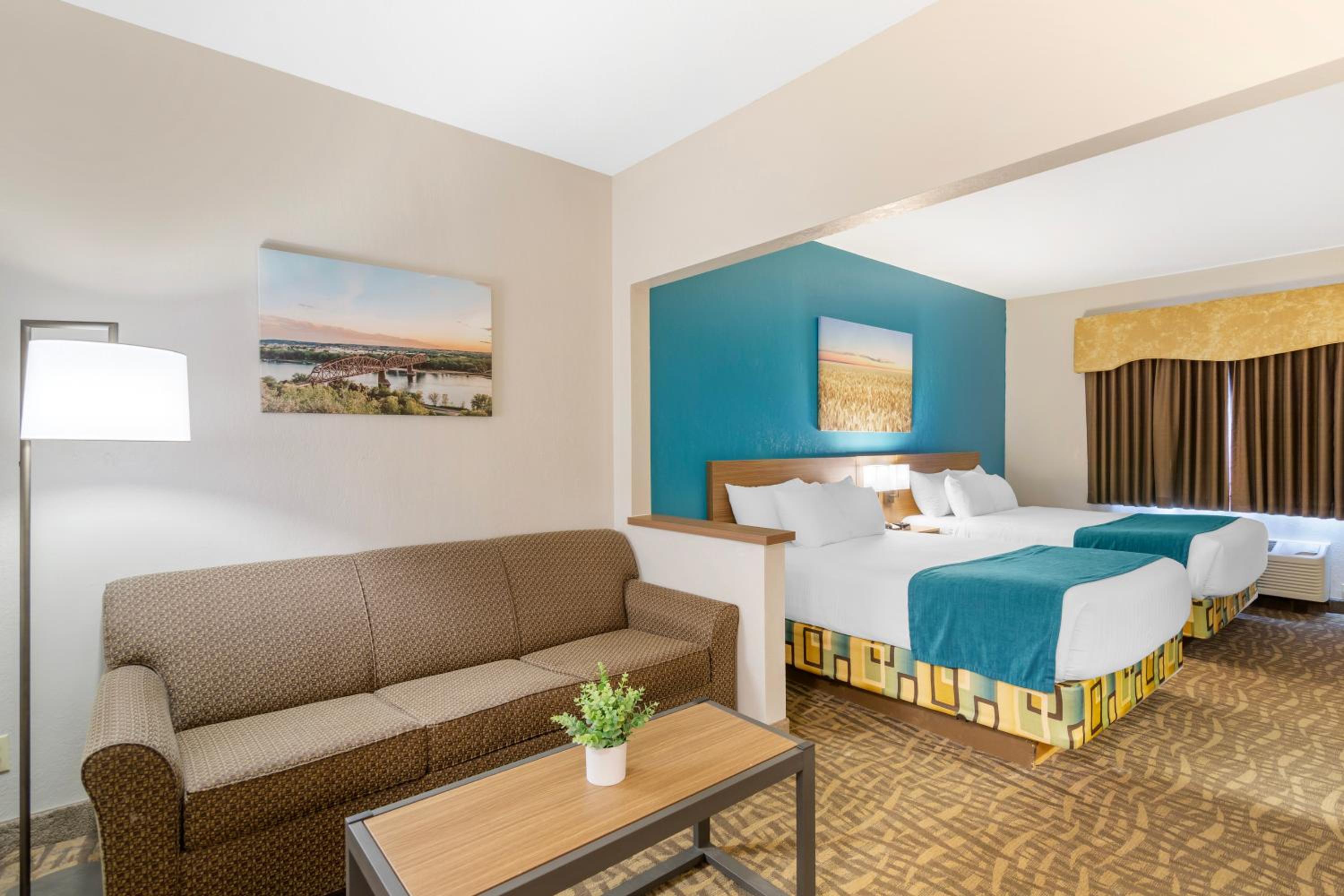 Queen Suite with Two Queen Beds - Photo 1