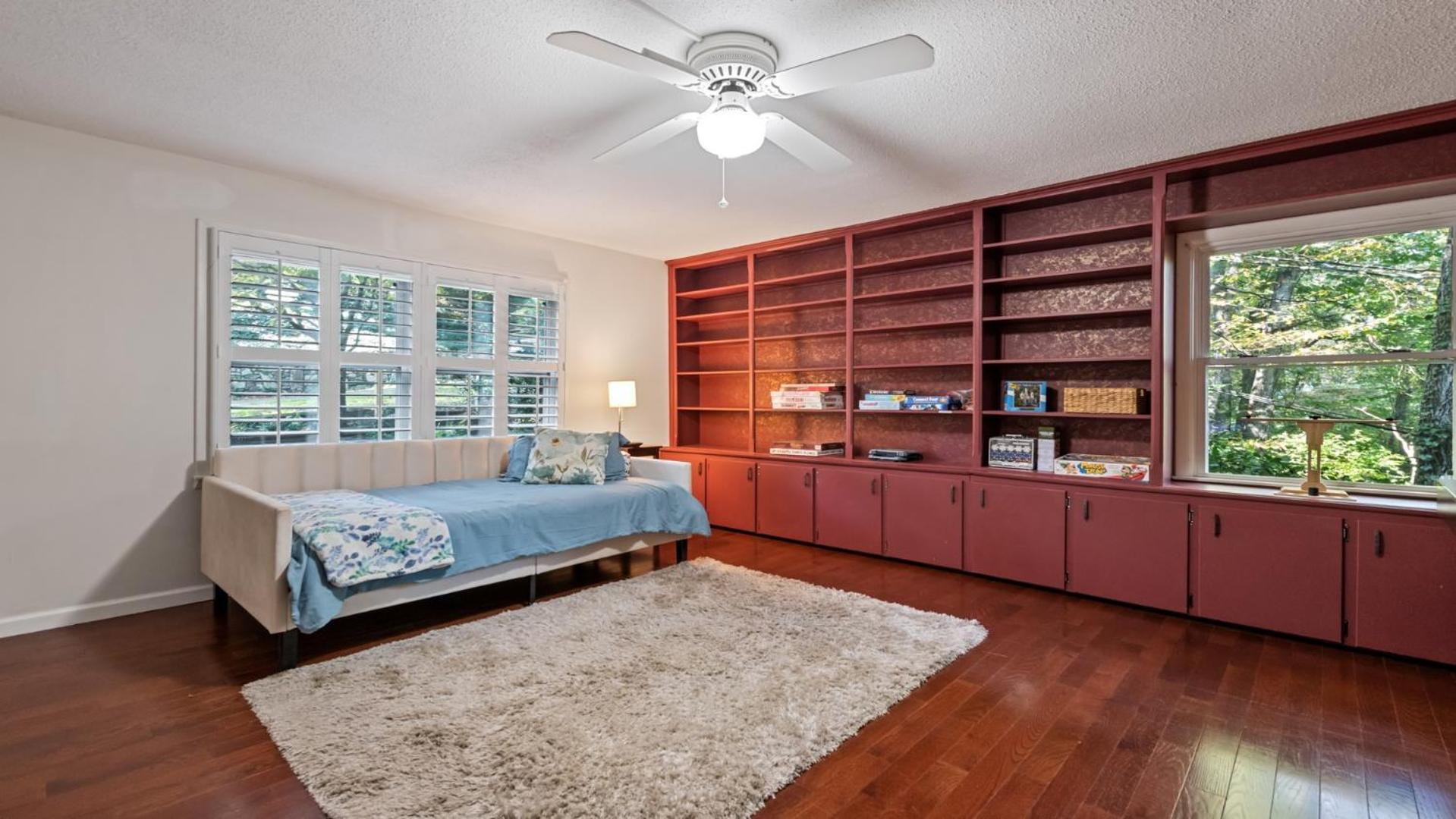 Four-Bedroom House photo 1