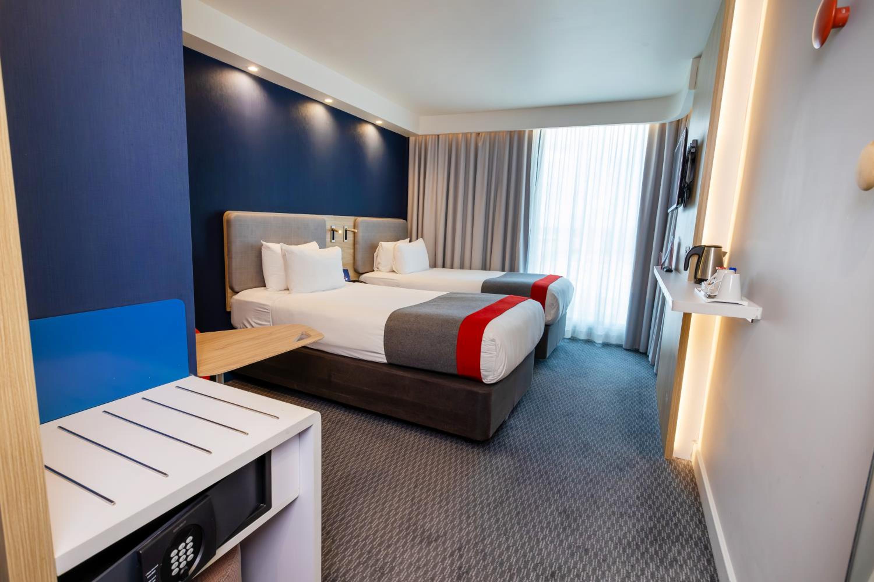 Standard Twin Room with Free Hot Breakfast