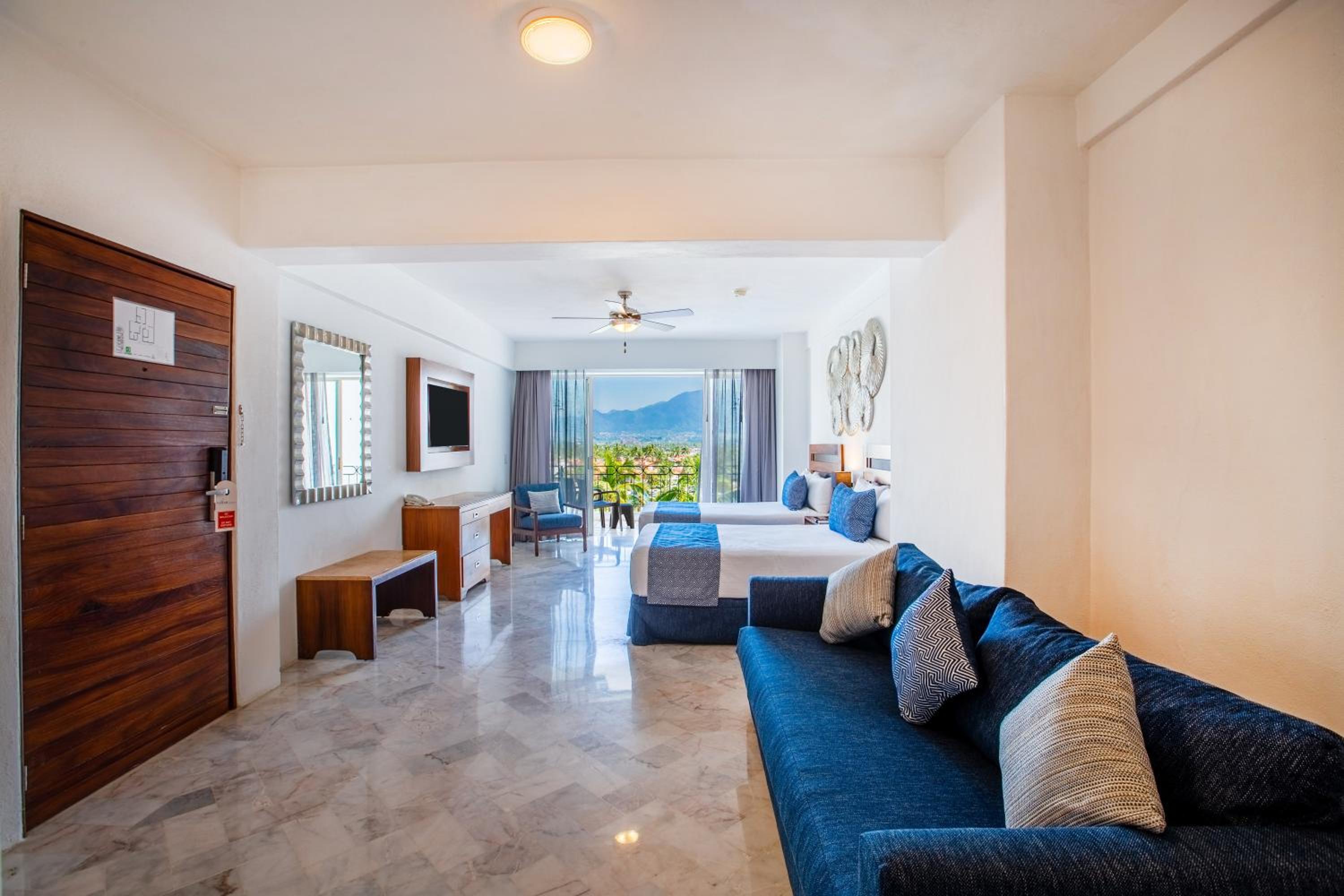 Superior Room with Balcony - All Inclusive - Photo 12