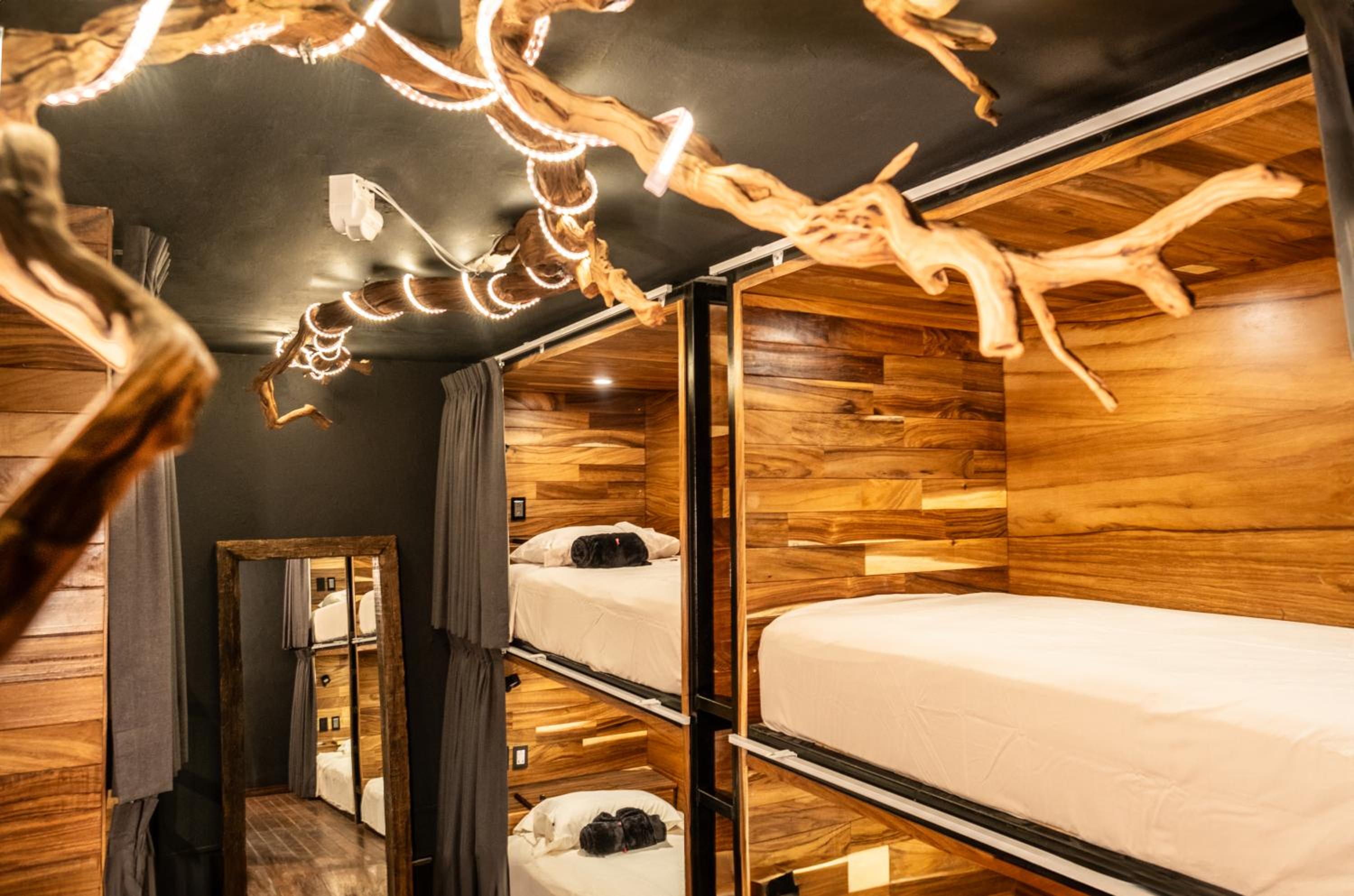 Bed in 6-Bed Mixed Dormitory Room