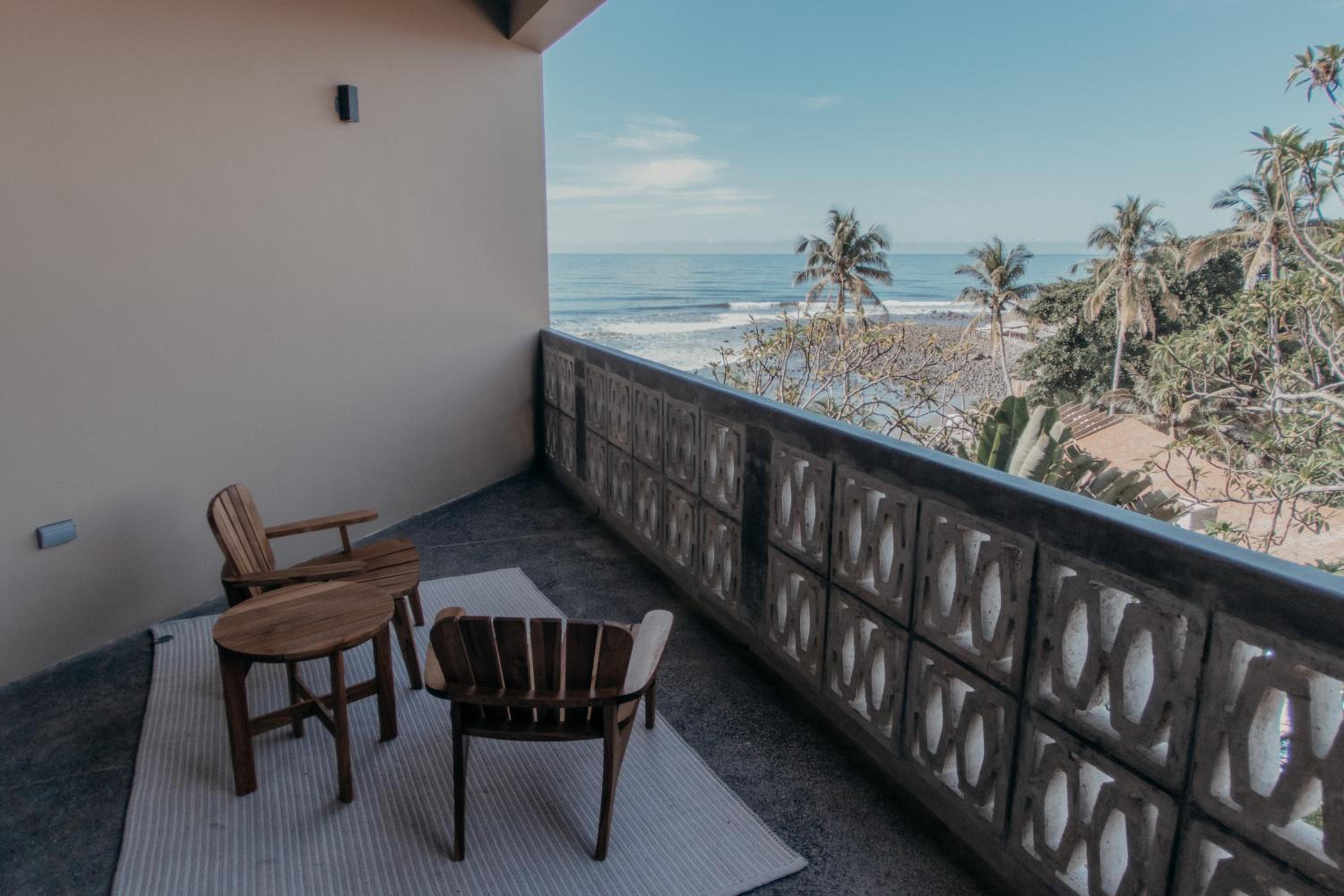 One-Bedroom Apartment with Sea View and Balcony