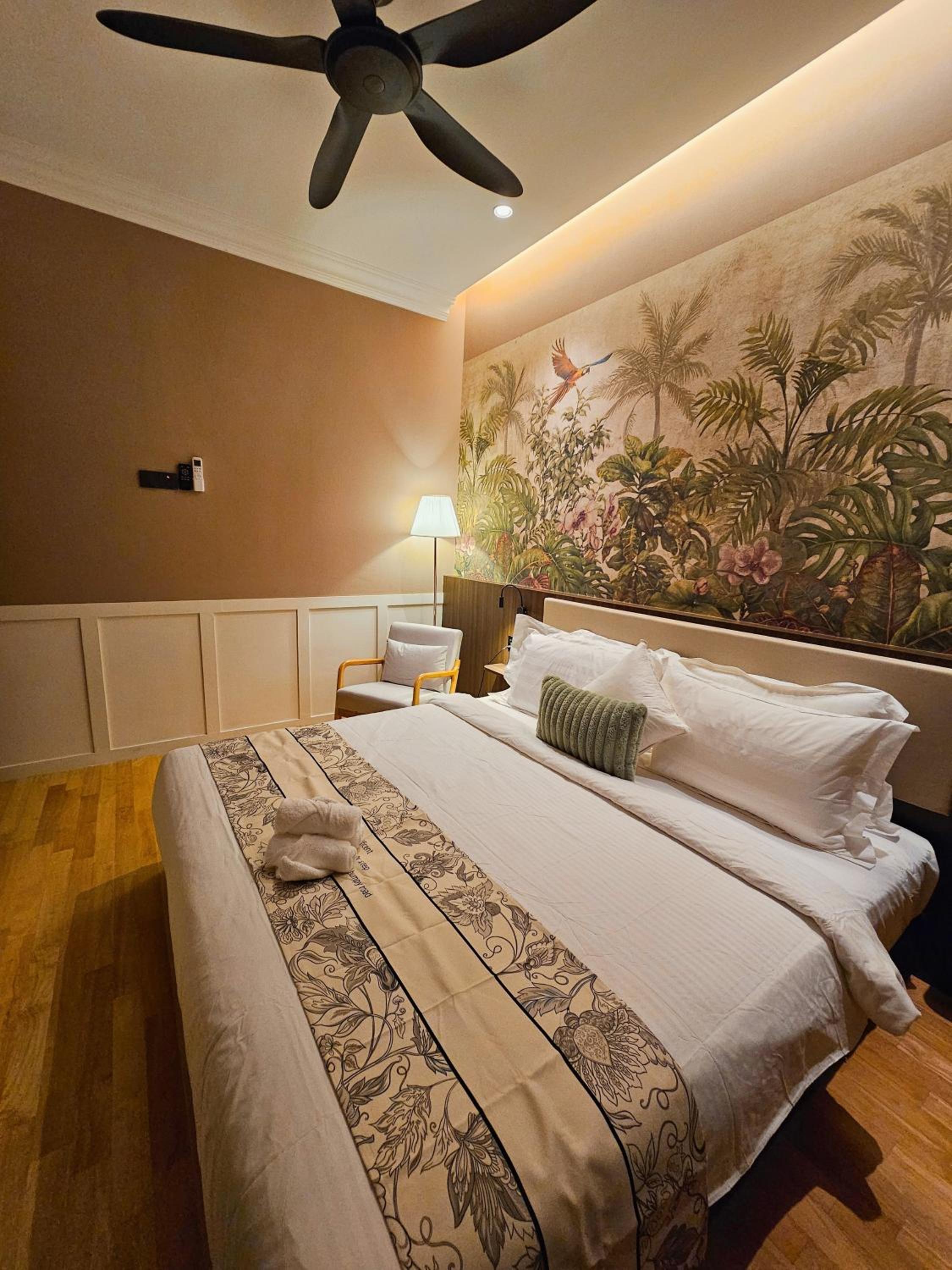 Two-Bedroom Suite - Photo 4