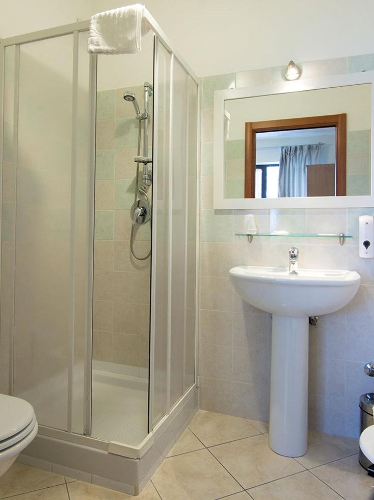 Double or Twin Room with Garden View - Photo 5
