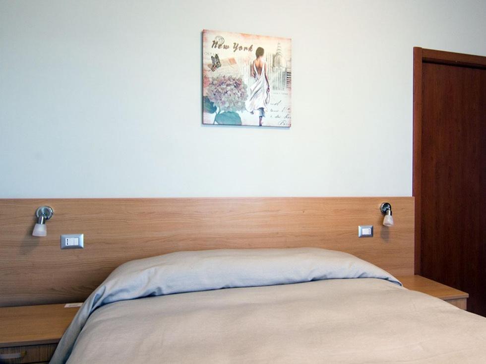 Double or Twin Room with Garden View - Photo 2