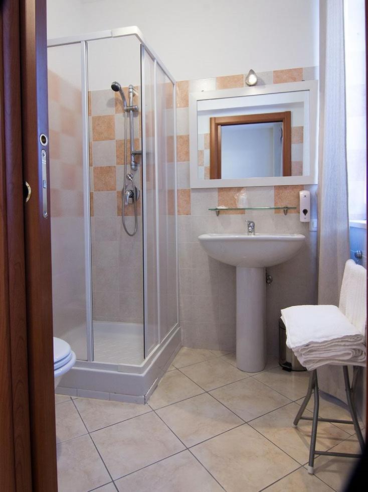 Double or Twin Room - Photo 3