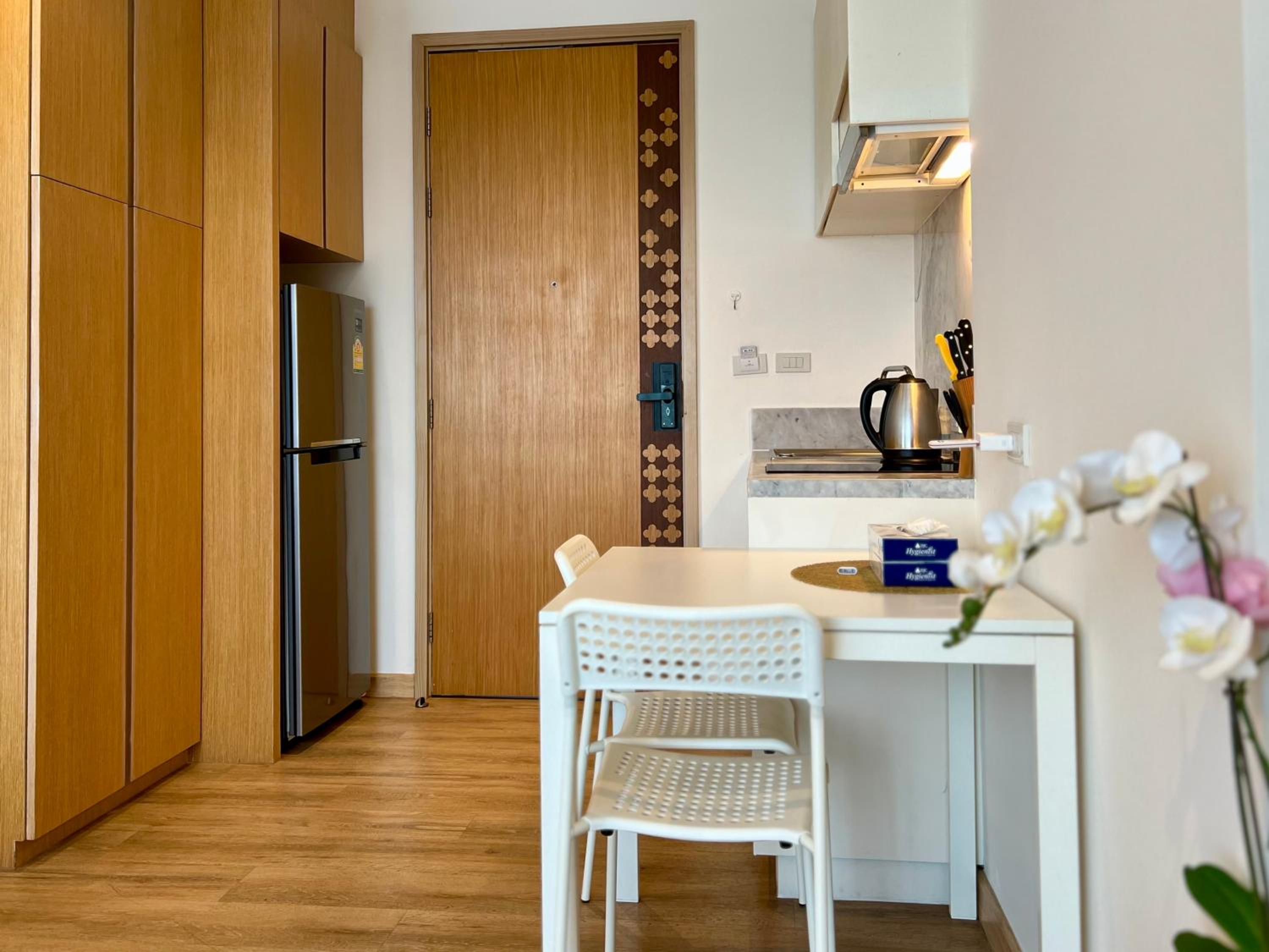 One-Bedroom Apartment - Photo 12