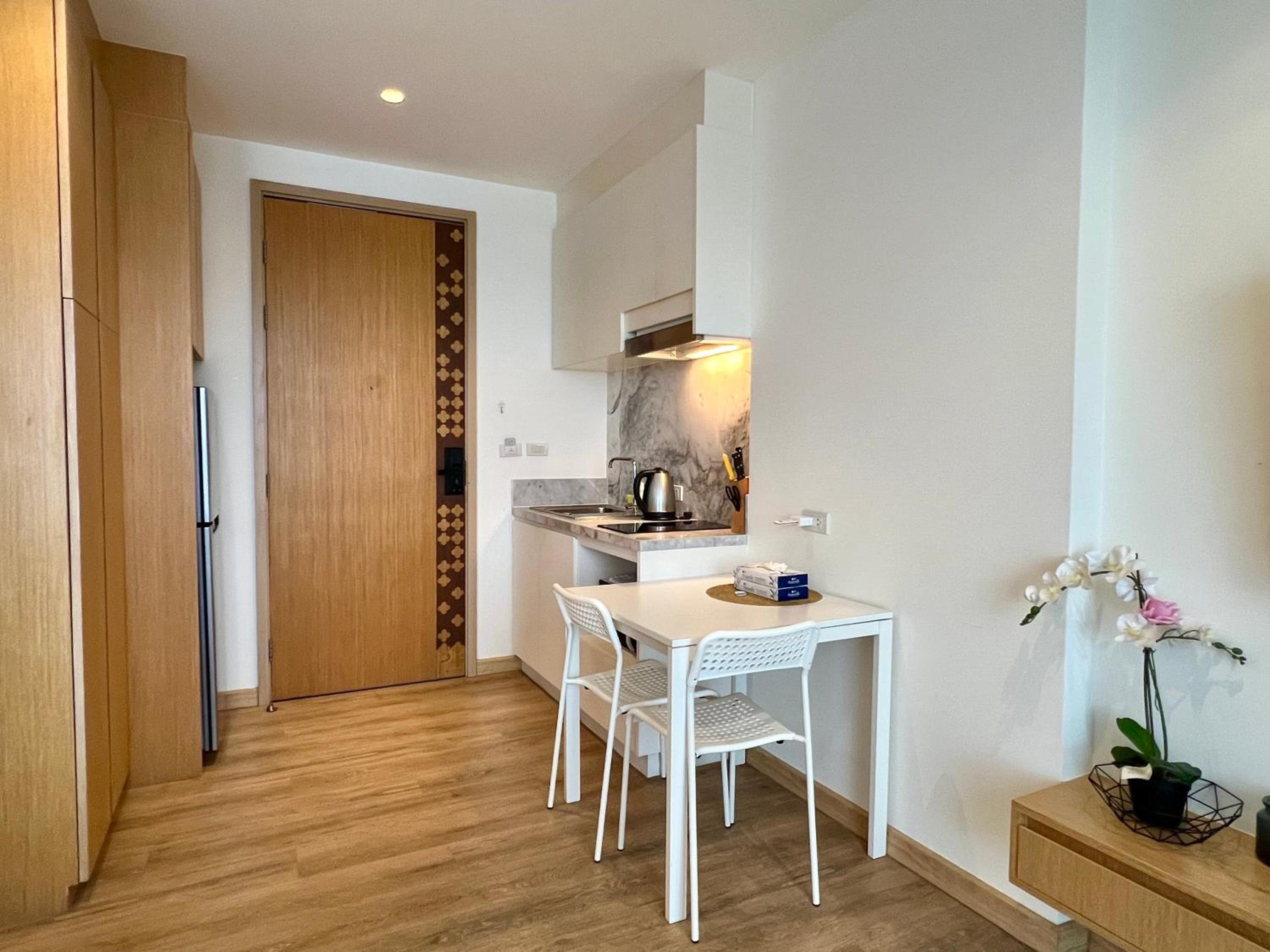 One-Bedroom Apartment - Photo 14