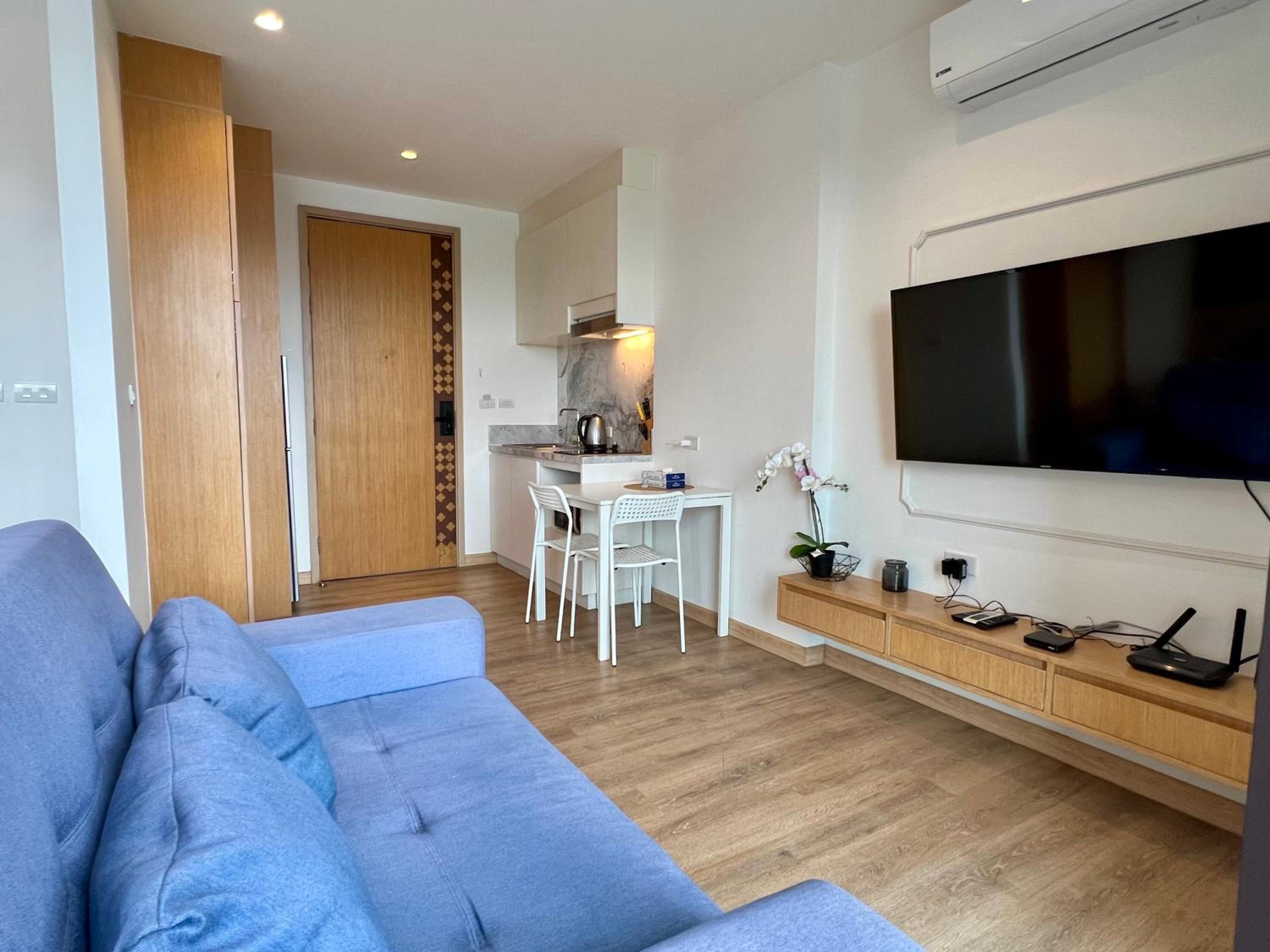 One-Bedroom Apartment - Photo 11