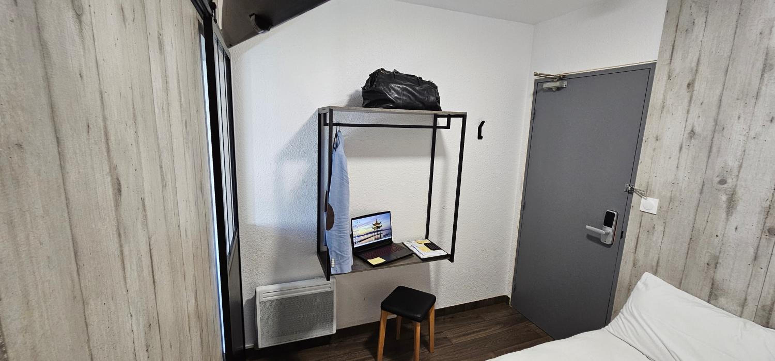 Double Room with Private Bathroom - Photo 4